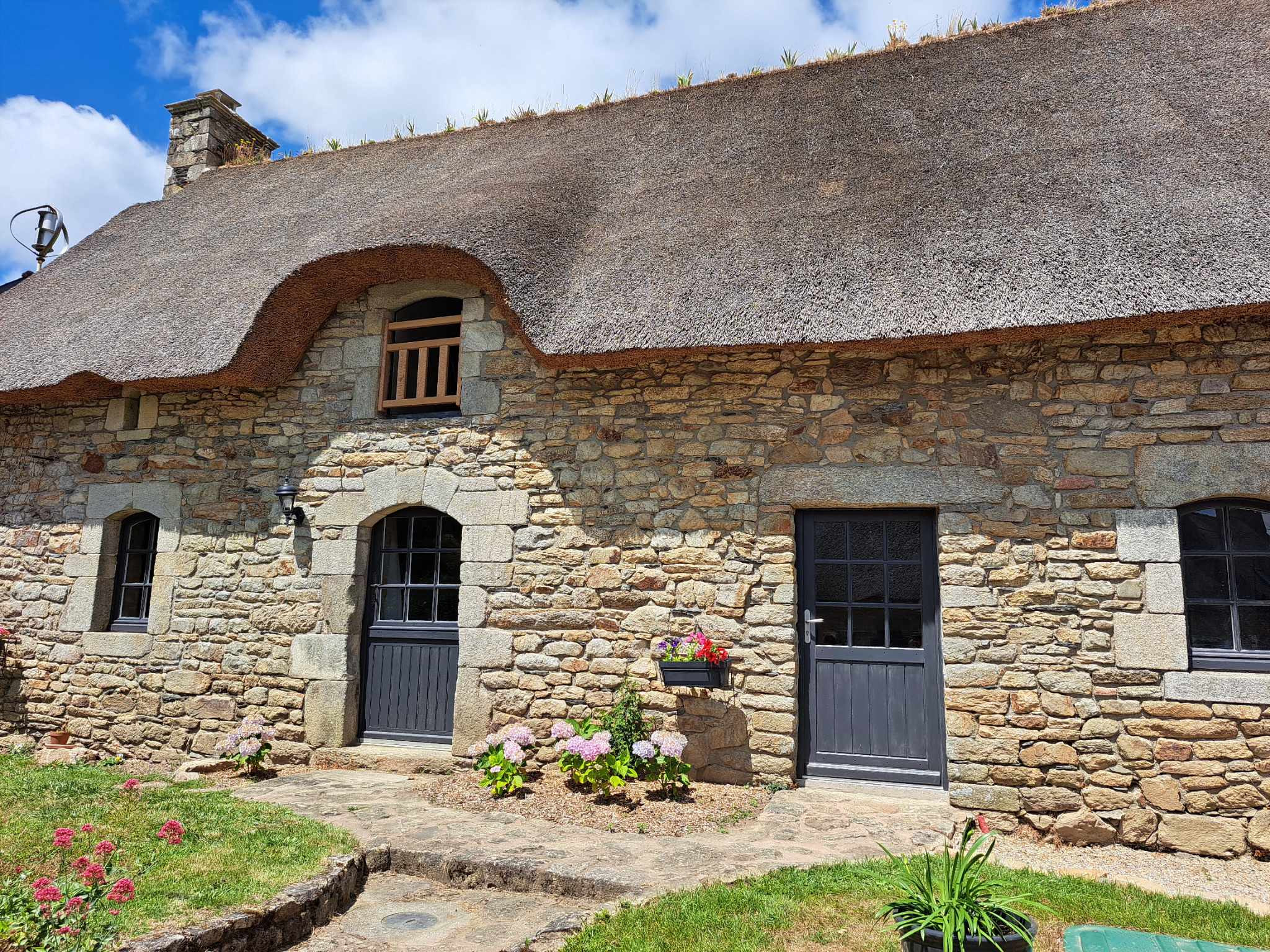 La Chaumière de Floranges : un refuge enchanteur en Bretagne à La Chapelle-Neuve — espace de vie