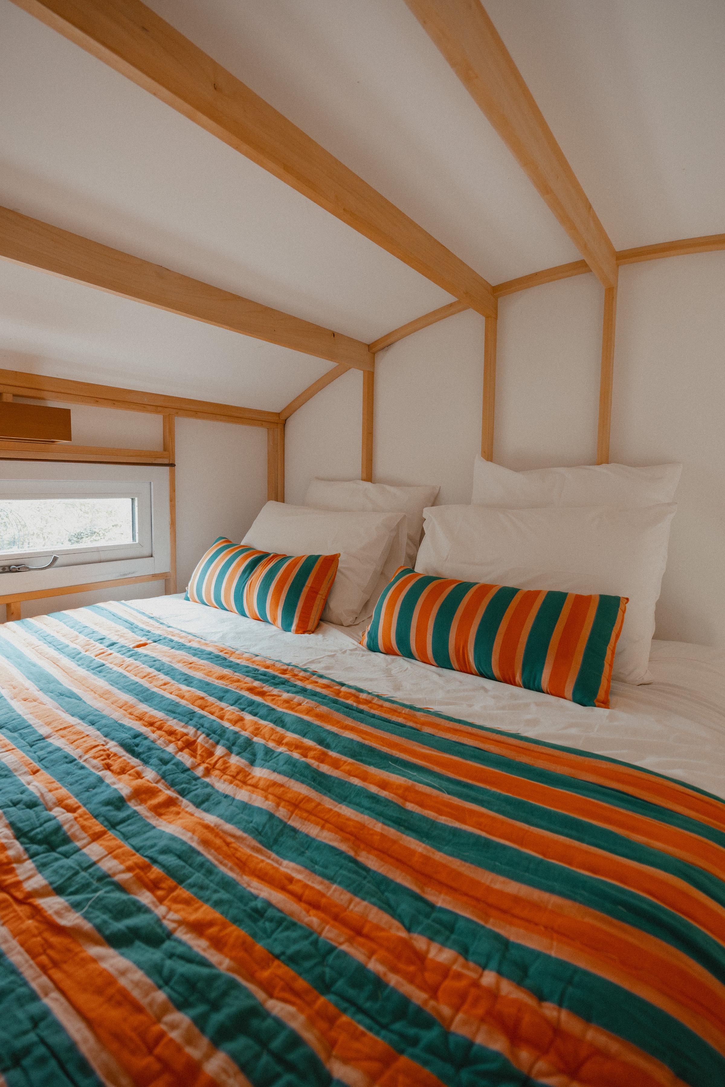 Cabotte Verte & Spa — Tiny House avec Spa à Saône-et-Loire à La Chapelle-du-Mont-de-France — espace de vie