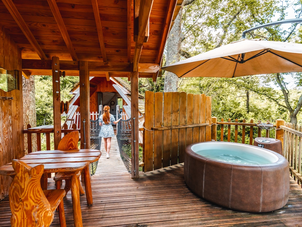 Cabane Spa Enchantée : une immersion dans les arbres en Picardie à Rosoy-En-Multien — salle de bain