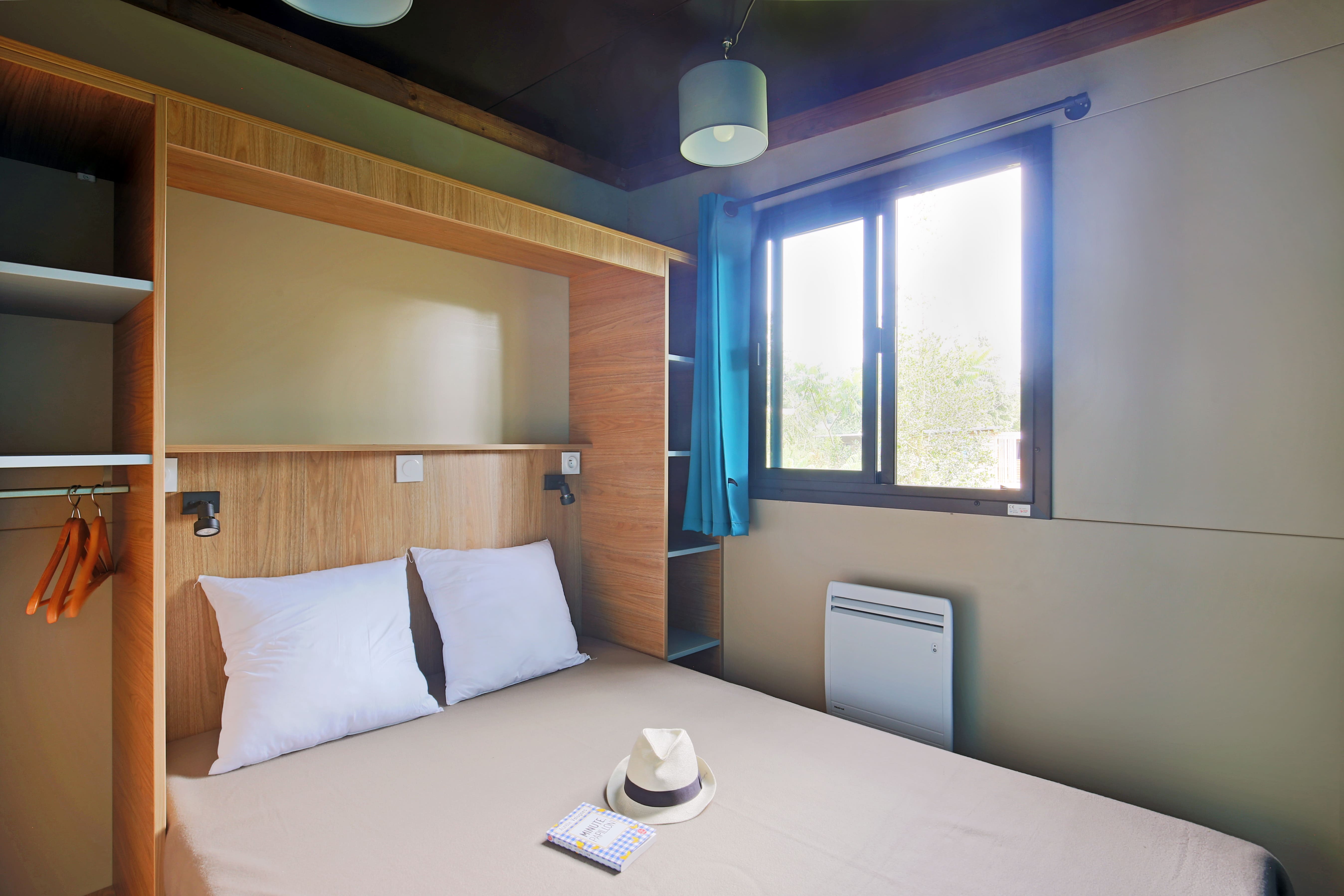 Chalet Evasion Lac de la Siauve — Cabane avec spa à Cantal à Lanobre — salle de bain