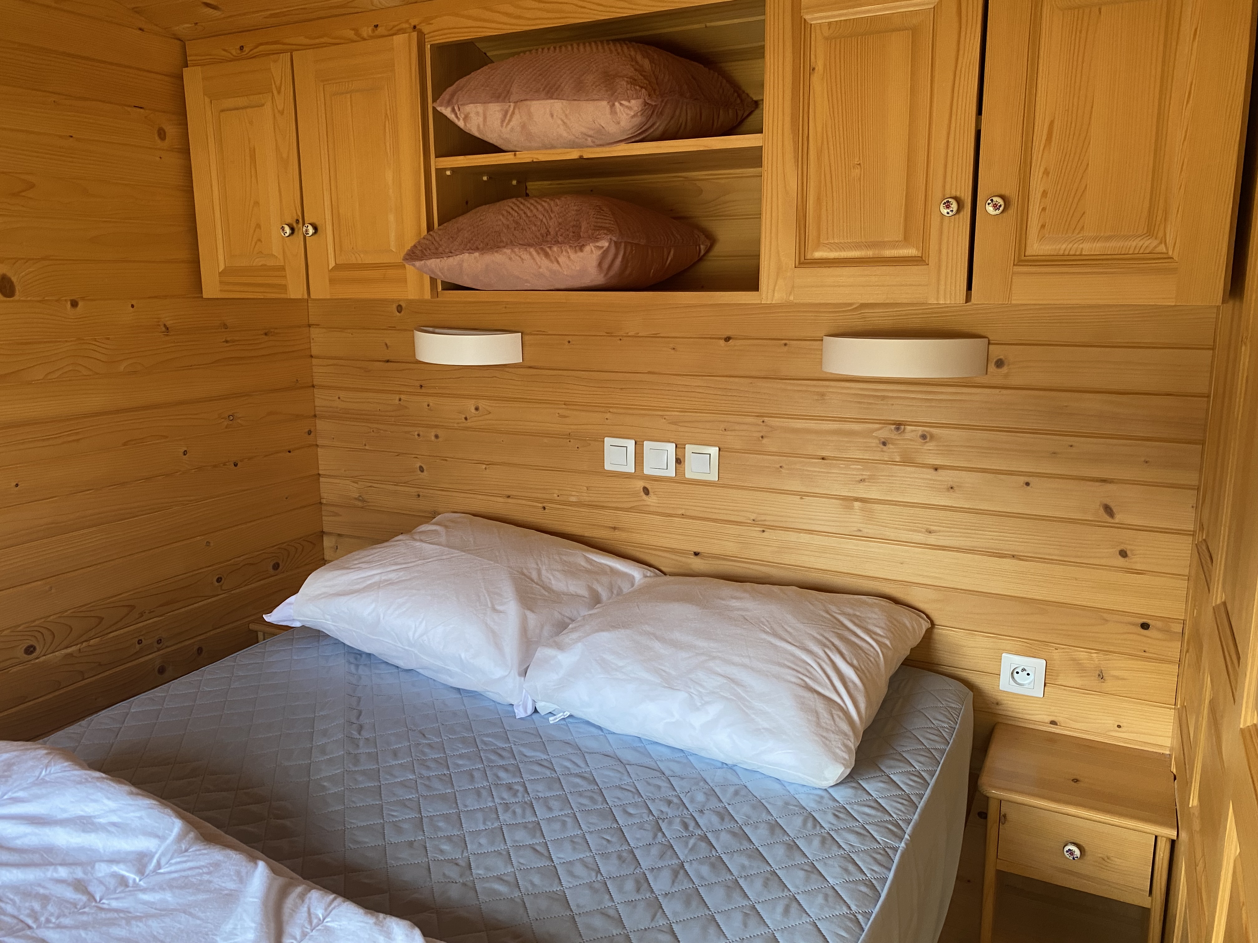Roulotte Flamenca — Séjour avec spa à Saint-Nectaire dans le Puy-de-Dôme à Saint-Nectaire — salle de bain