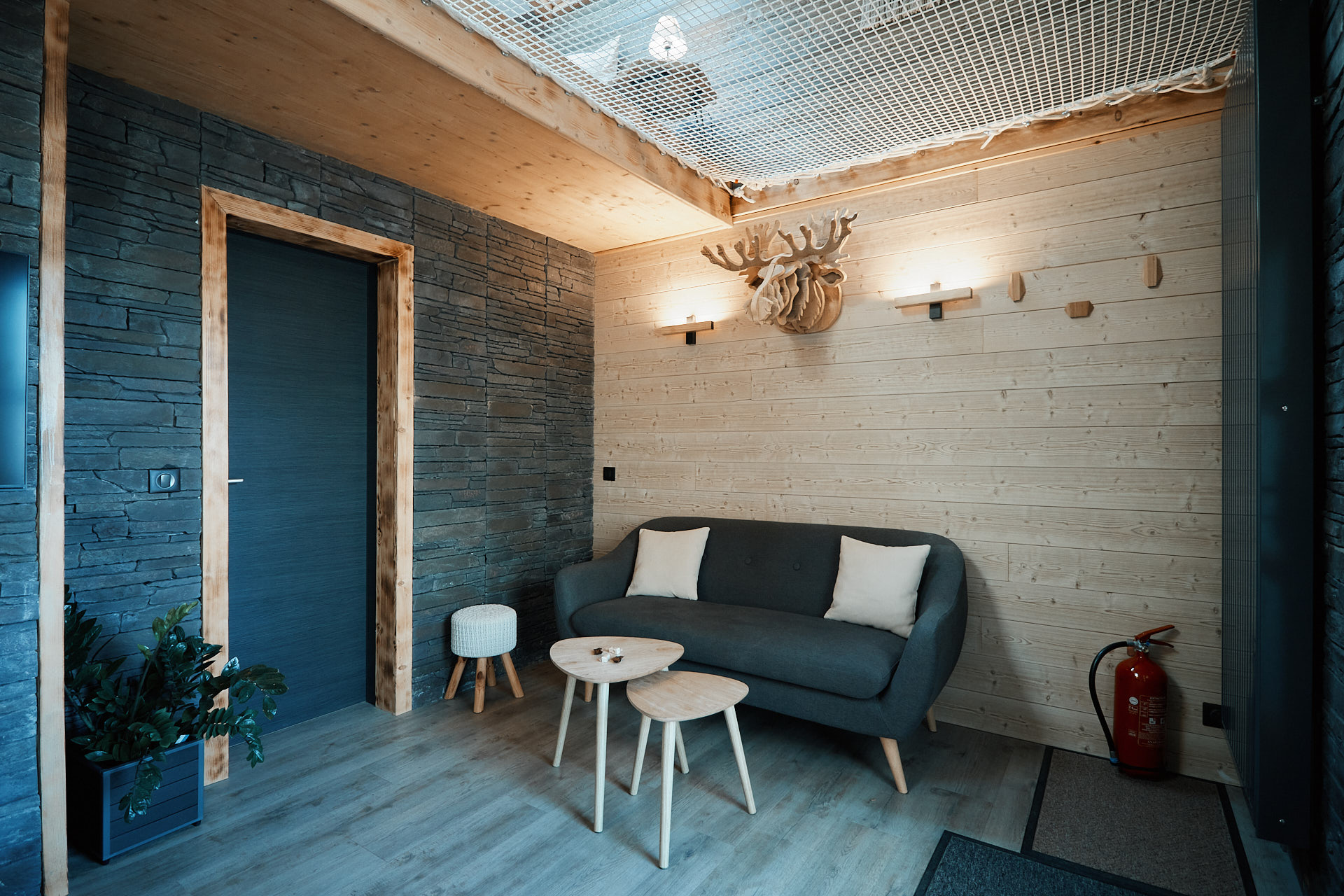 Cottage Spa Orion : une cabane sur pilotis pour une escapade romantique à Ville-Sur-Illon — détail architectural