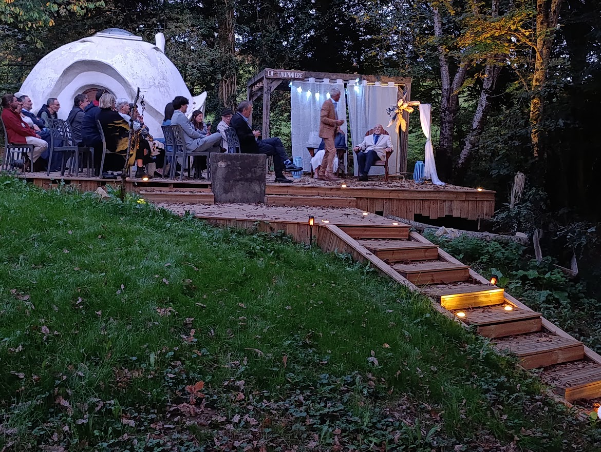 La Taupinière — Maison insolite avec spa à La Clauzade, Corrèze à Saint-Germain-les-Vergnes — environnement naturel