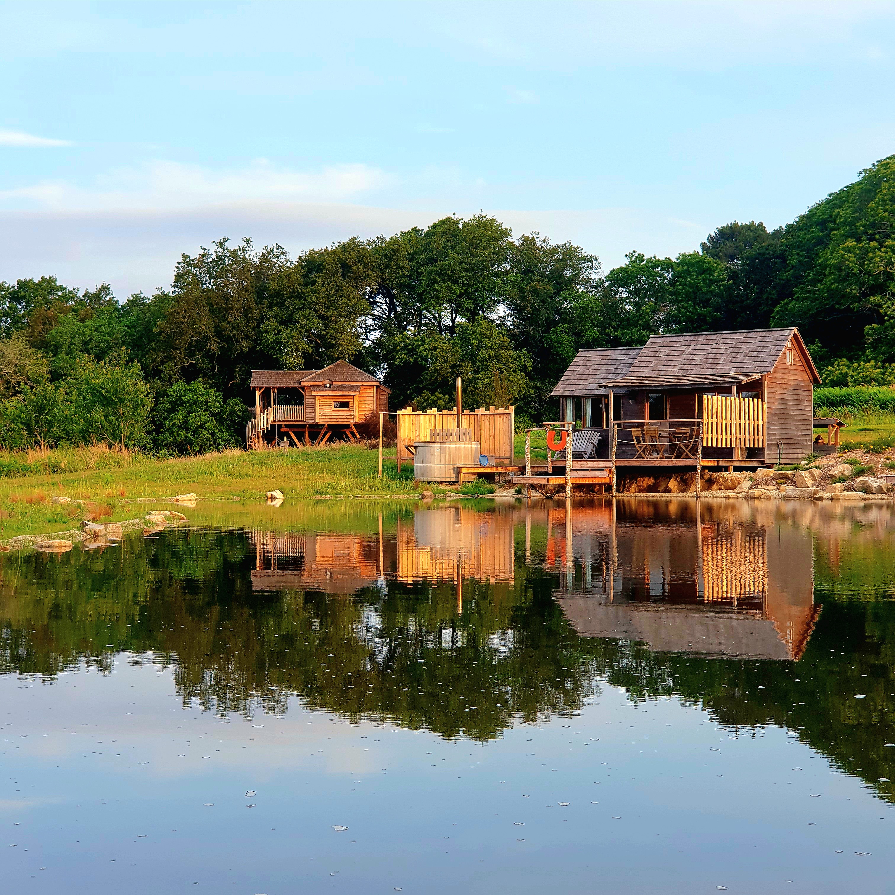 Cabane Spa sur l'eau : une évasion sensorielle en Bretagne