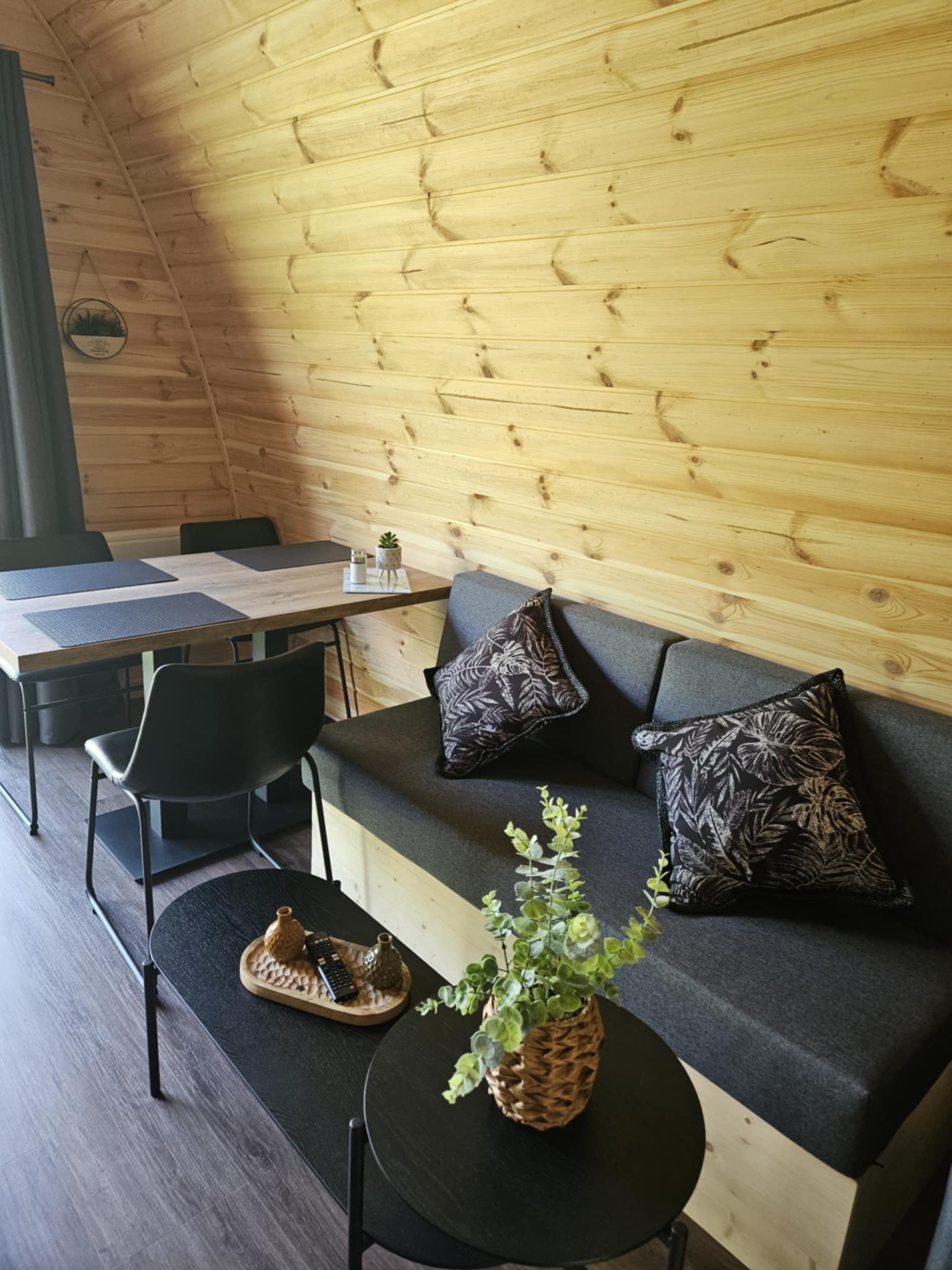 Pod ÉLAN — Séjour insolite avec spa à Rainville (Vosges) à Rainville — chambre