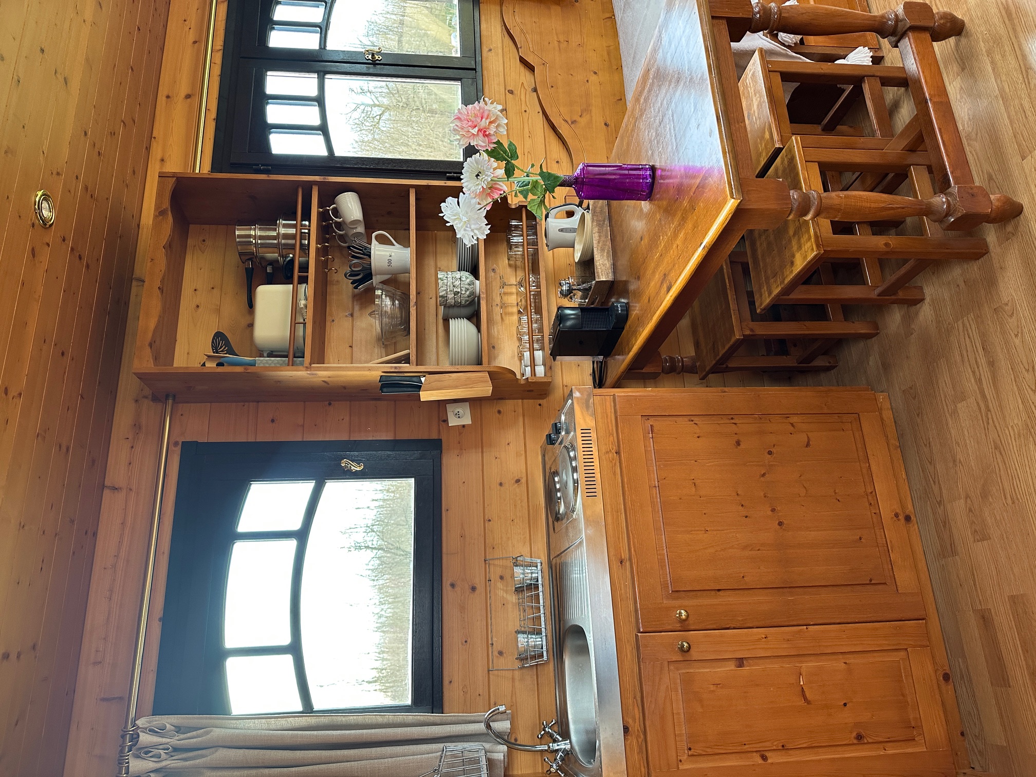 Roulotte Bluebell — Escapade bohème avec spa à Charente-Maritime à La Rochelle — salle de bain