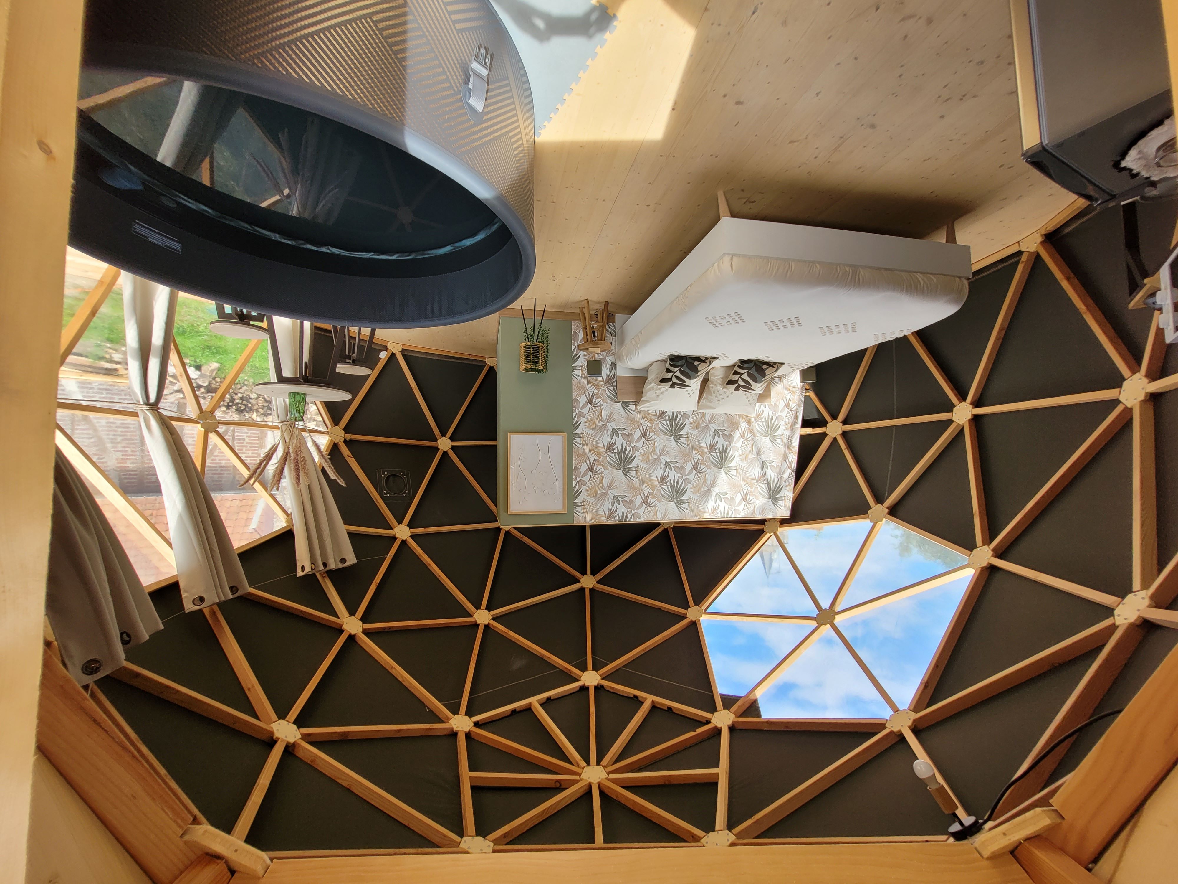 Solaris & Spa — Dôme avec jacuzzi à Somme à Amiens — espace de vie