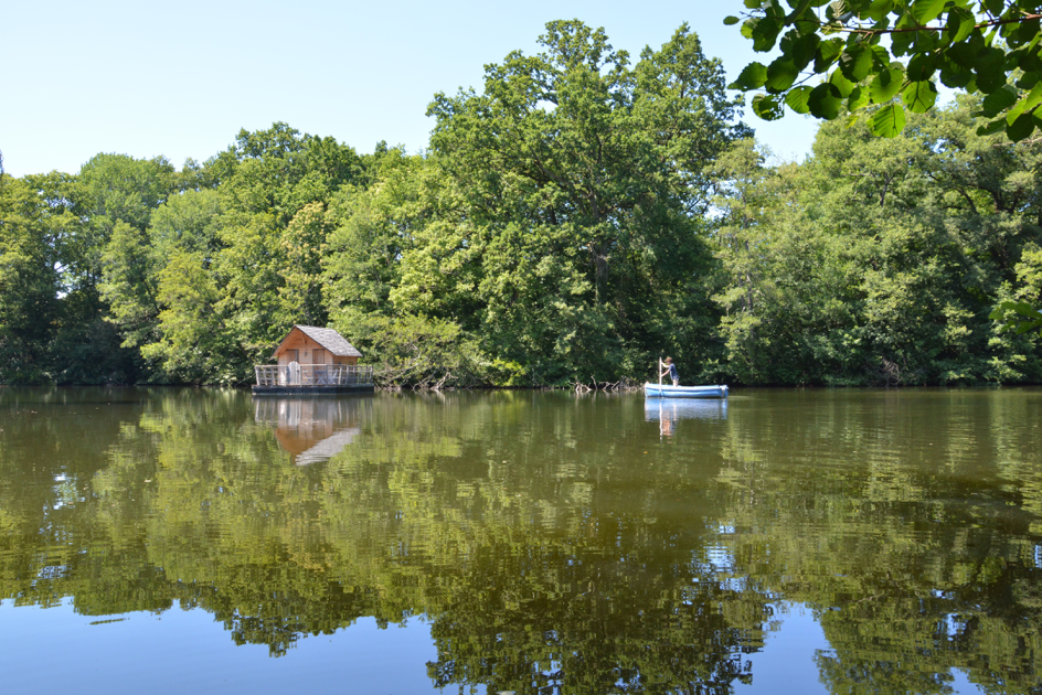Cabane Belle île : une échappée sur l'eau en Pays de la Loire à La Baconnière — espace de vie