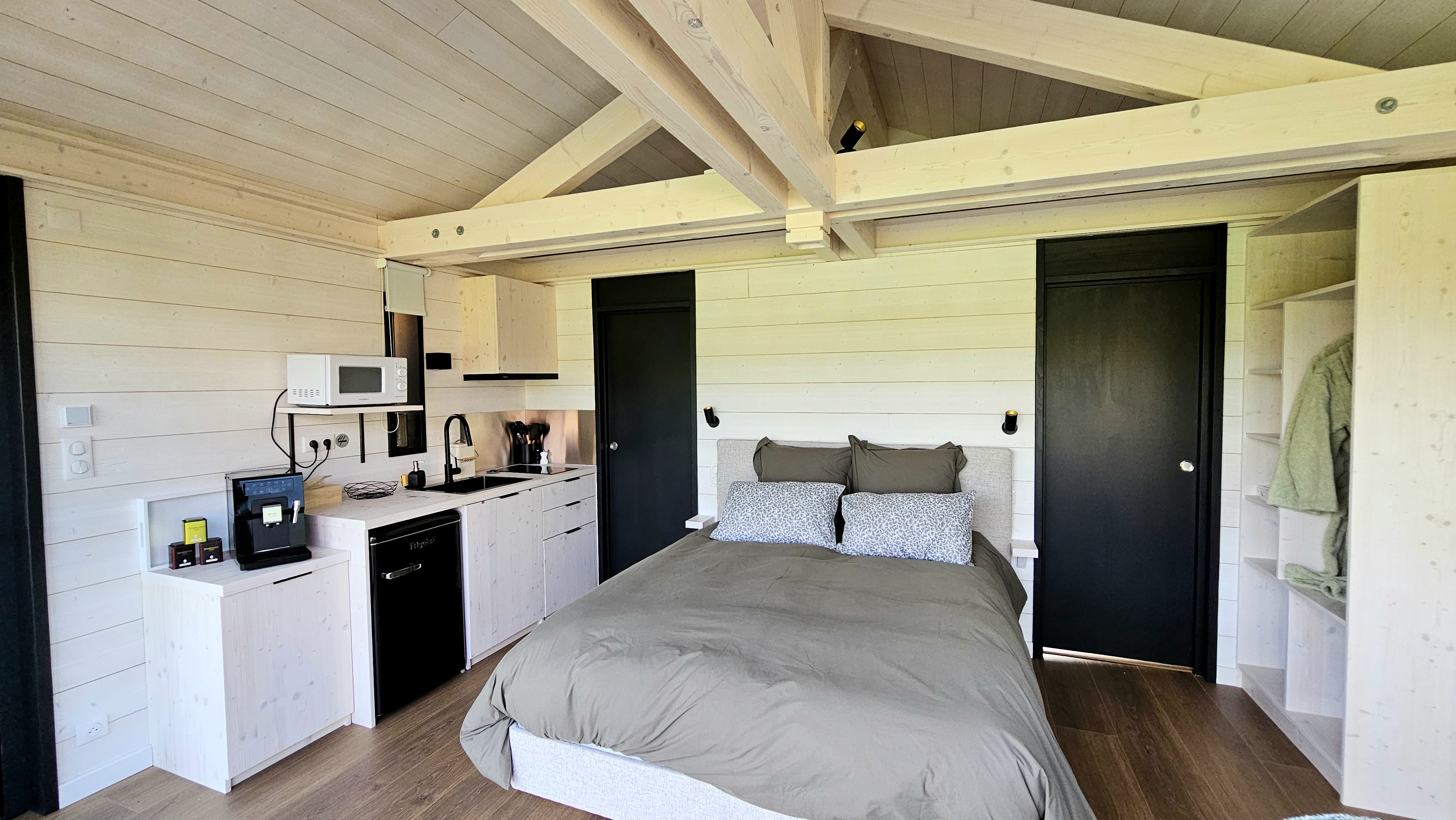 Les Logettes de Caroline : Évasion en Ecolodge avec Bain Nordique à Fort Du Plasne — salle de bain