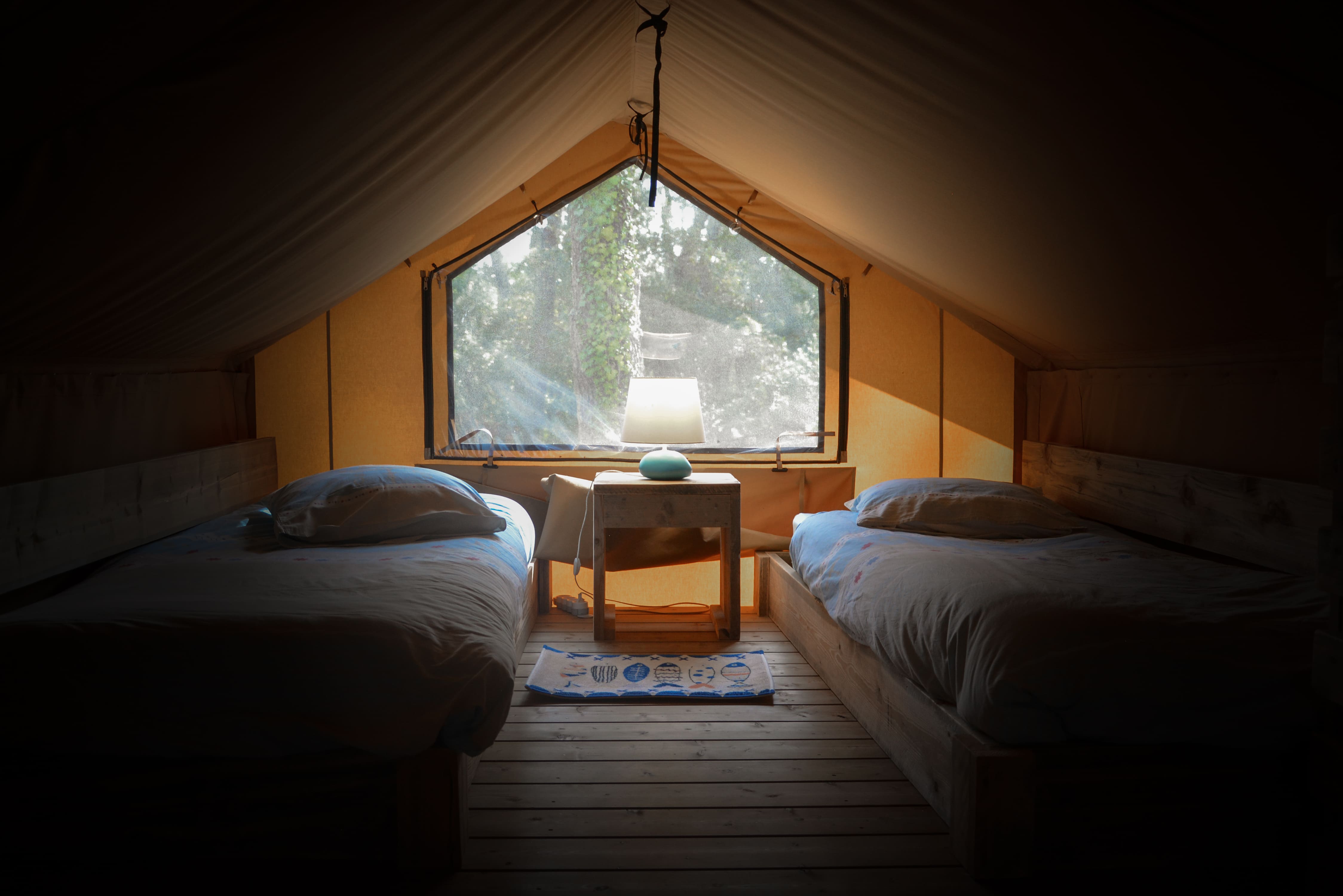 Le Grand Lodge — Tente lodge avec spa à Biscarrosse (Landes) à Biscarrosse — chambre