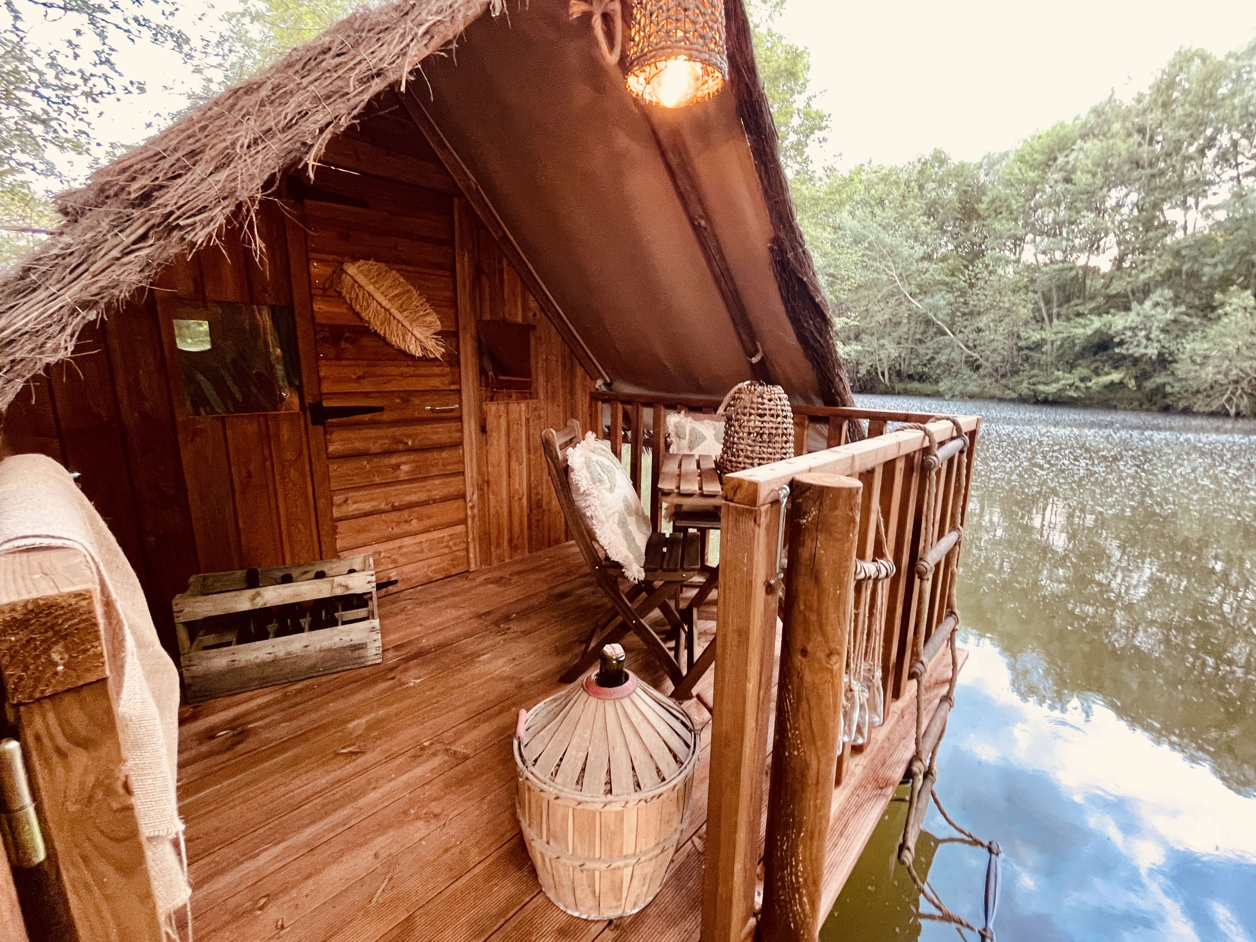 Le Radeau — Cabane sur l'eau avec spa à Côte-d'Or à Dijon — chambre