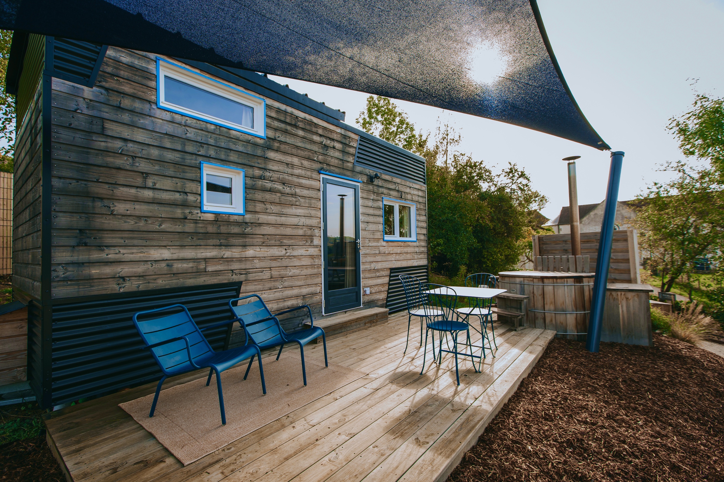 Cabotte Bleue & Spa — Tiny House avec toit ouvrant à Saône-et-Loire à Genouilly — espace de vie