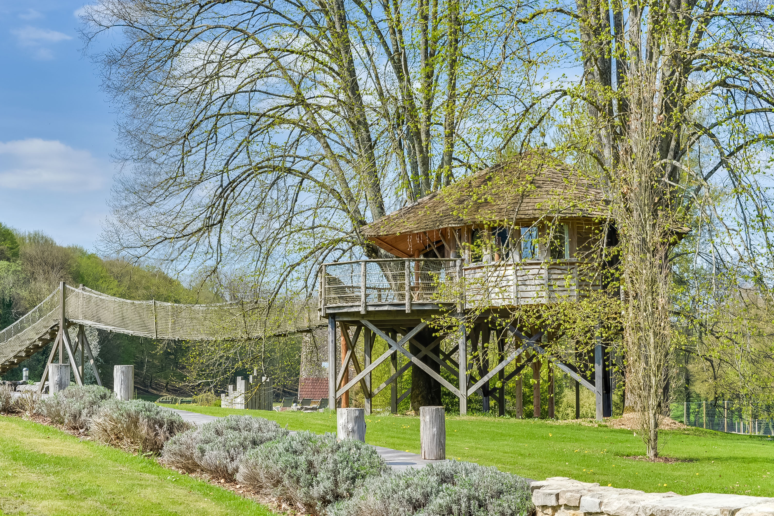 Cabane Spa des Cyprès : une expérience unique en Franche-Comté à Corcelle-Mieslot — vue intérieure