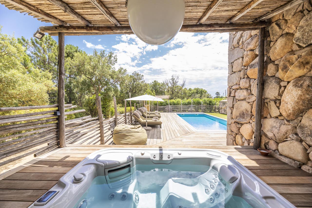 Le Caseddu — Maison insolite avec spa à Corse-du-Sud à Porto-Vecchio — environnement naturel