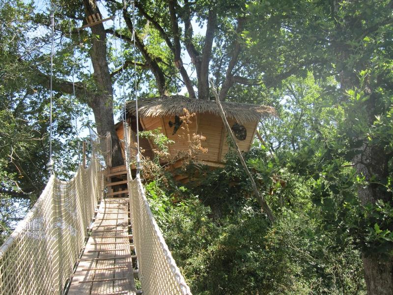 Cabane des Buis : une échappée belle dans les arbres — Cabane à Magné