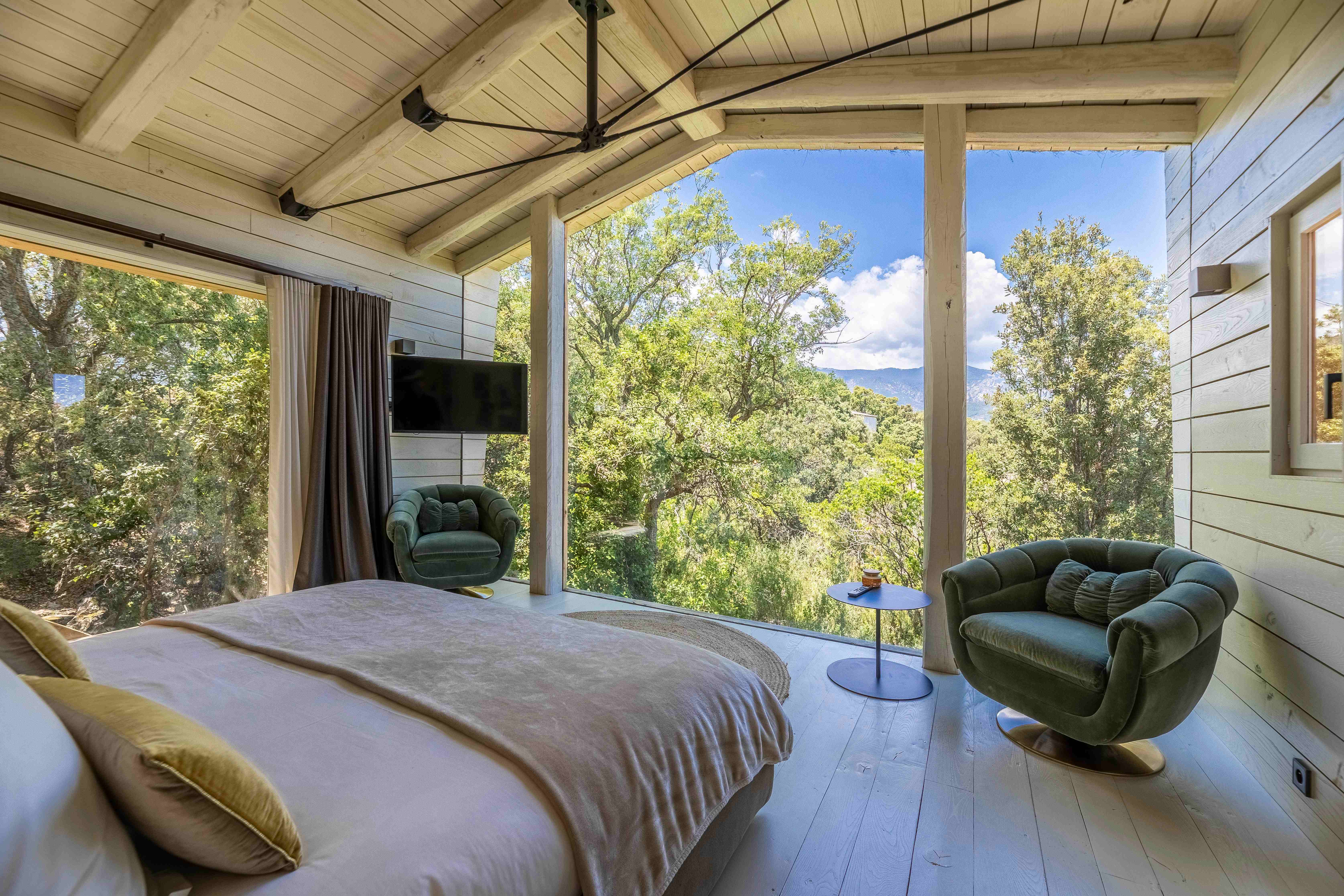 Pavo, Cabane Casanghjulina — Nuit luxueuse avec spa en Corse-du-Sud à Azilone-Ampaza — espace de vie