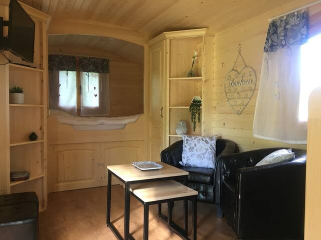 La Roul'Hôte : une roulotte au cœur de l'Aquitaine à Saint Crepin Et Carlucet — espace de vie