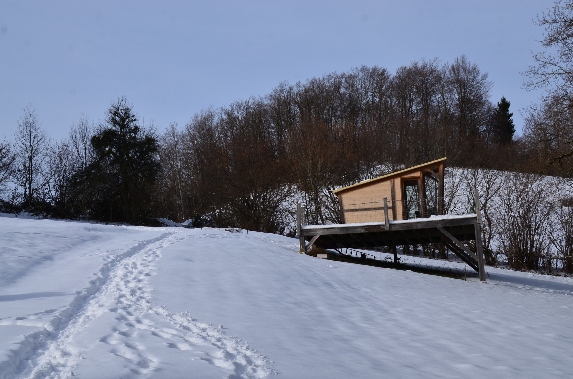 Cabane étoilée et son Spa — Nuit sous les étoiles à Isère à Saint-Quentin-sur-Isère — environnement naturel