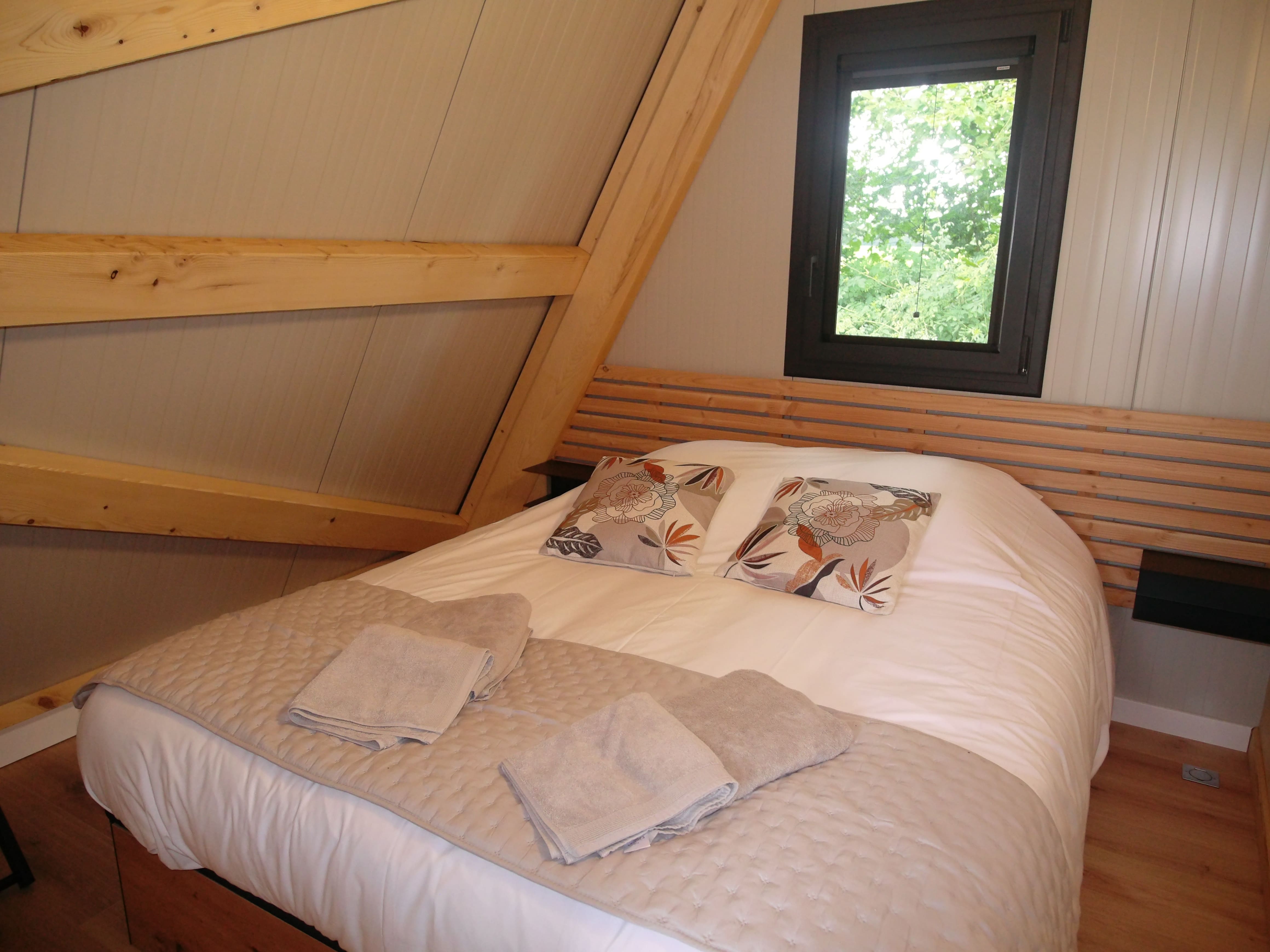 Le Tipi Patrick : un chalet enchanteur en pleine nature à Blancs Coteaux — vue intérieure