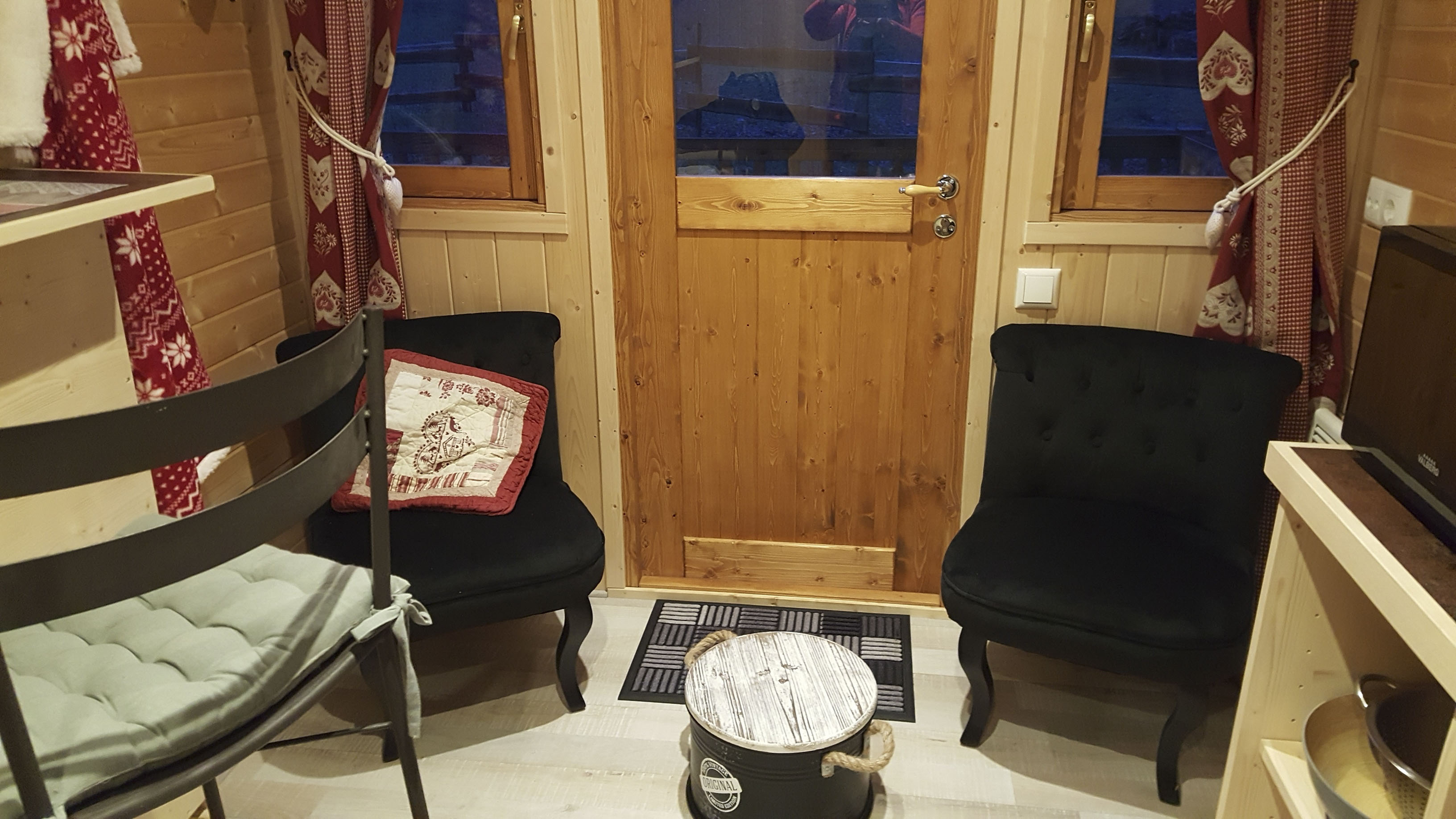 Évasion en roulotte : vivez la magie de la Lorraine à Raon Aux Bois — chambre