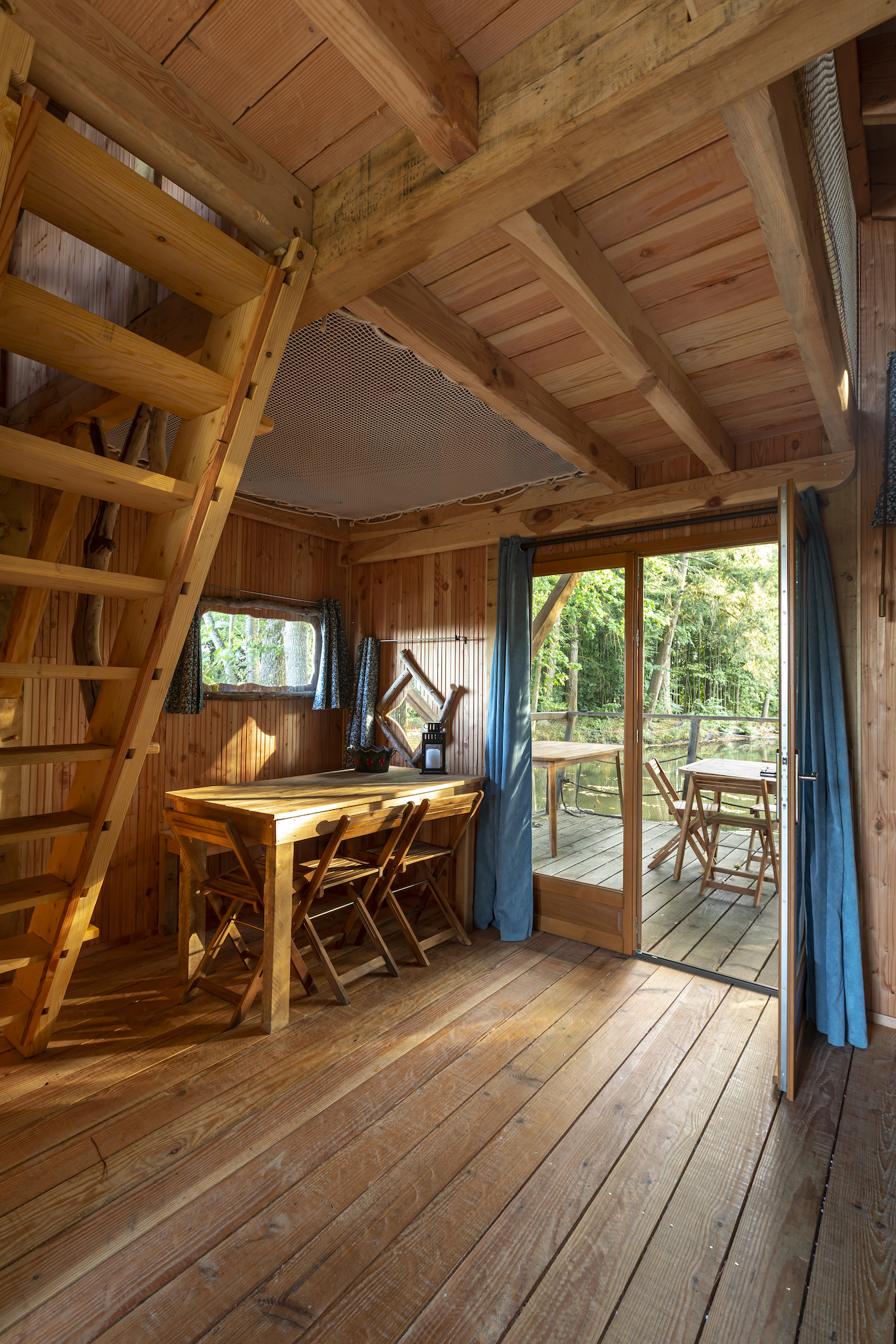 Odyssée : une cabane immersive en Basse-Normandie à Moulicent — espace de vie