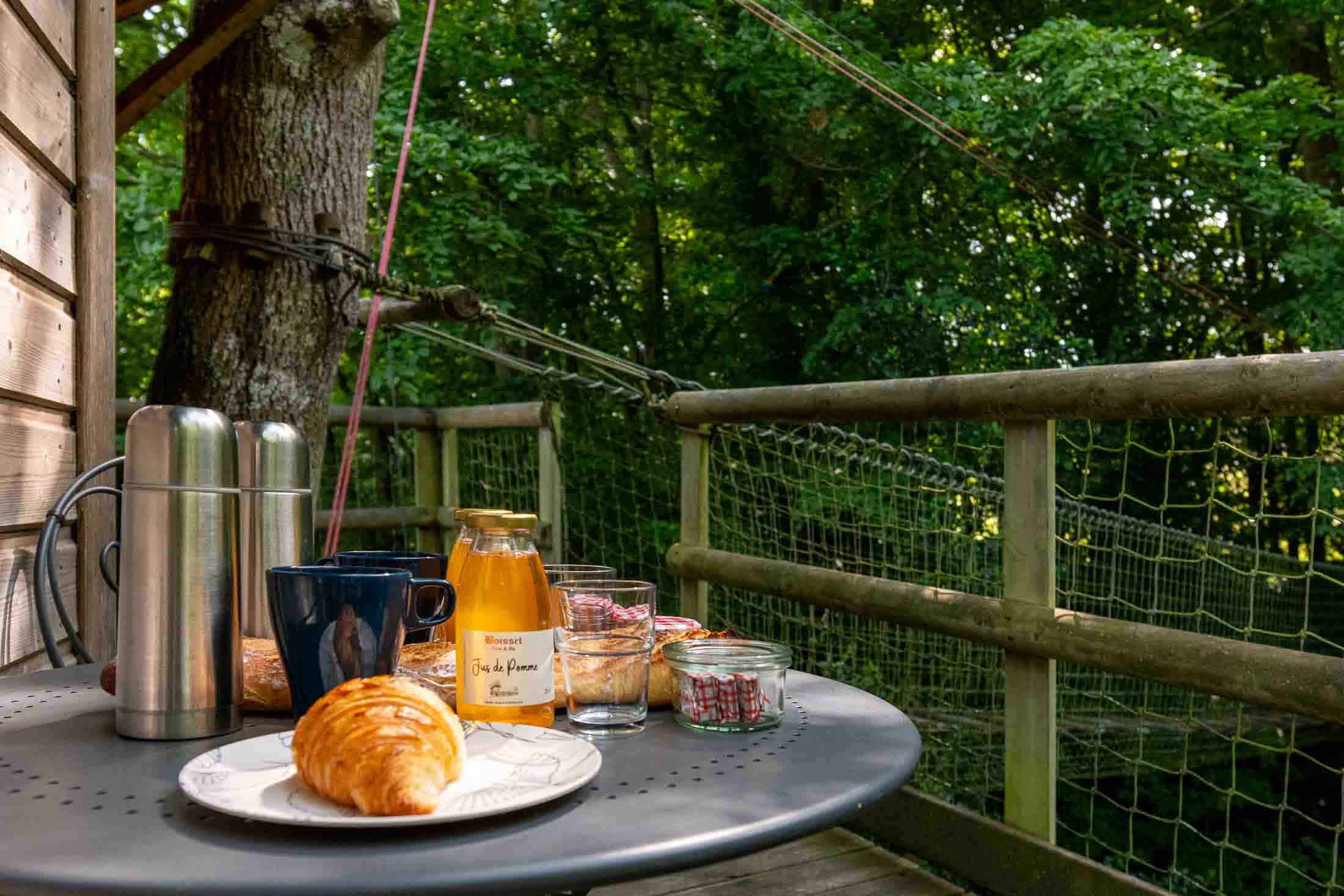 Cabane Rossignol — Nuit perchée à 10m dans les arbres en Calvados à Caen — chambre