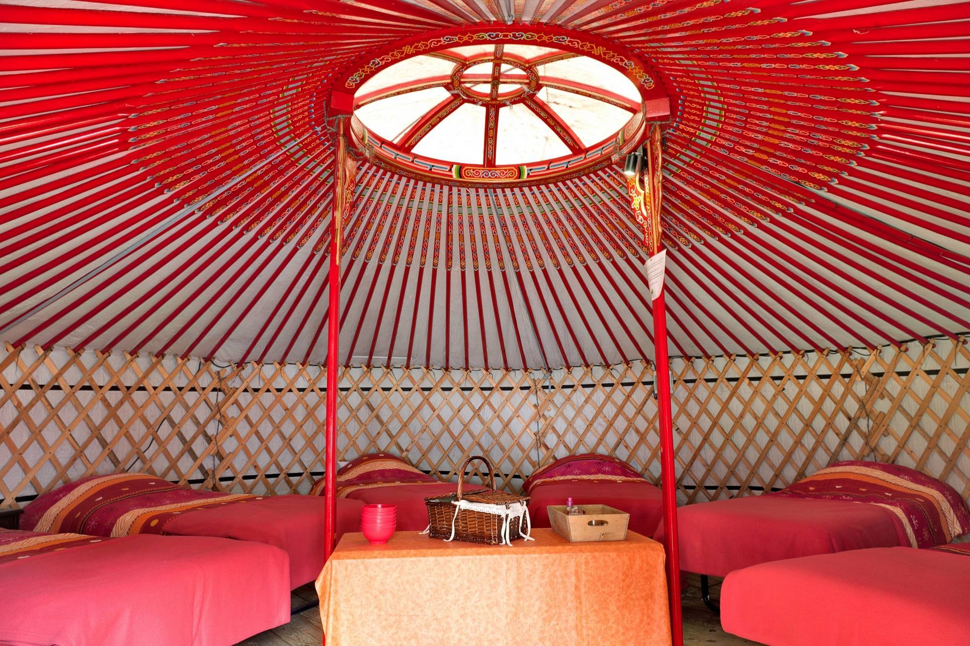 Évasion en yourte mongole pour 7 personnes en Poitou-Charentes à Dienne — espace de vie