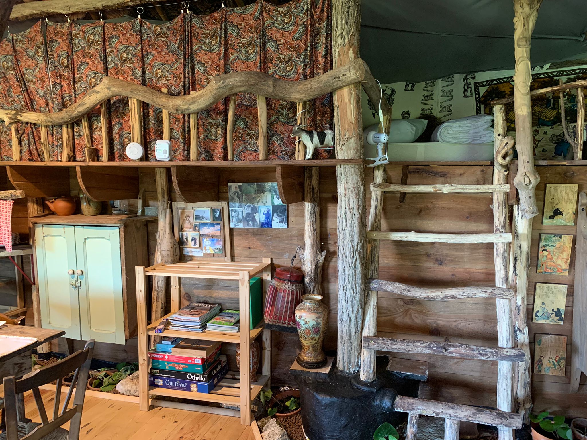 Colline sous les étoiles : une maison de hobbit en Aquitaine à Bajamont — détail architectural