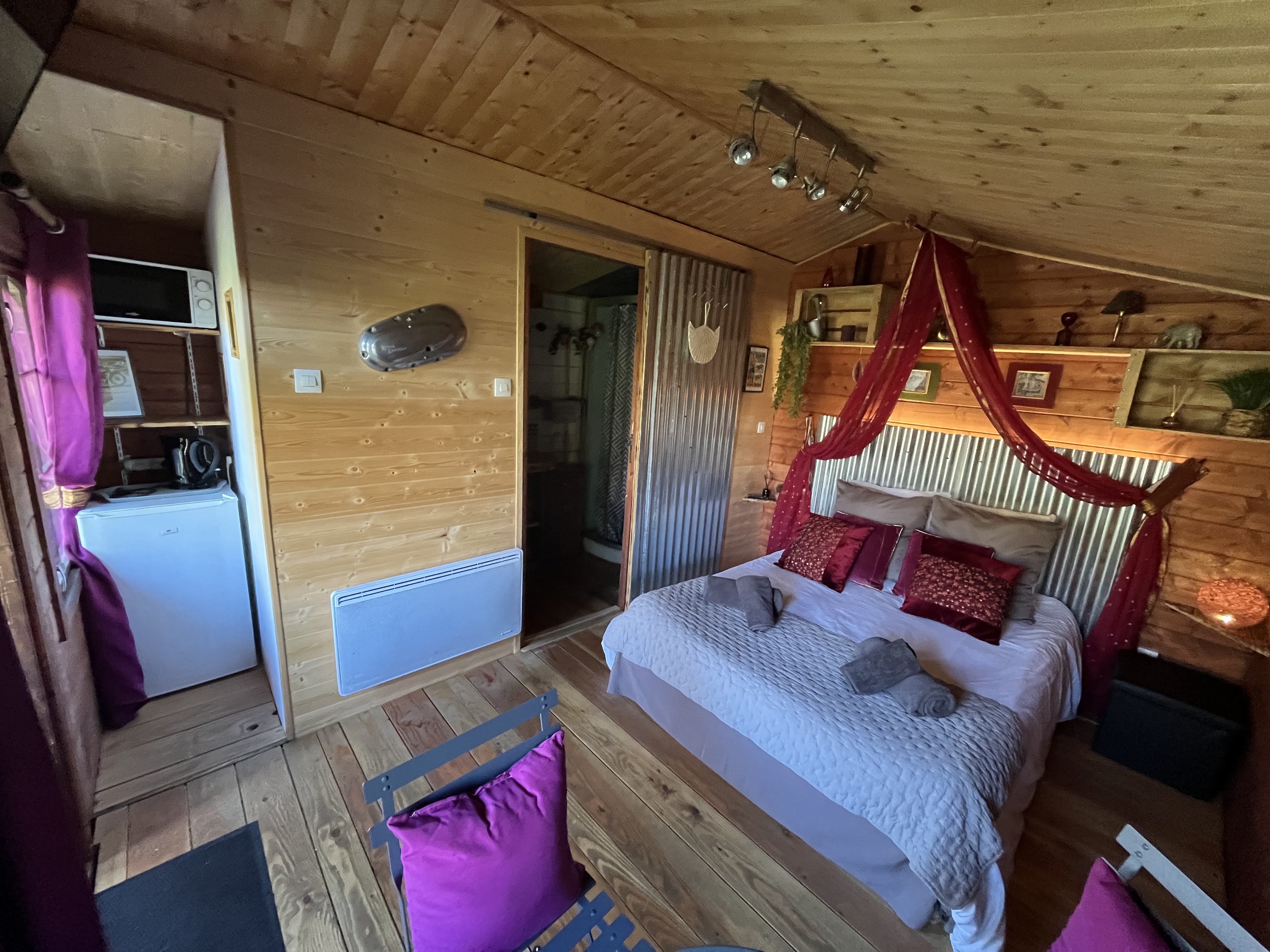 Chalet Royal Enfield — Escapade paisible avec spa à Tarn à Albi — espace de vie