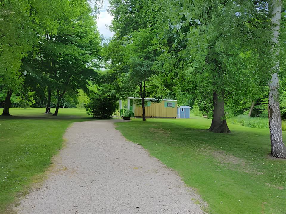 La Roulotte au Moulin de la Fontaine — Roulotte avec Spa à Loiret