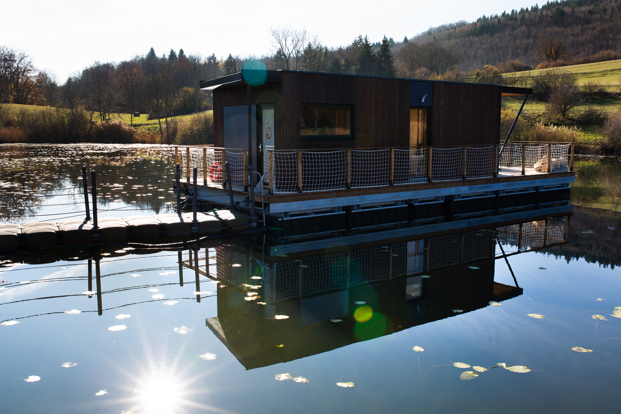 Un lodge sur l'eau avec spa privatif en Rhône-Alpes à Plateau D'hauteville — cuisine