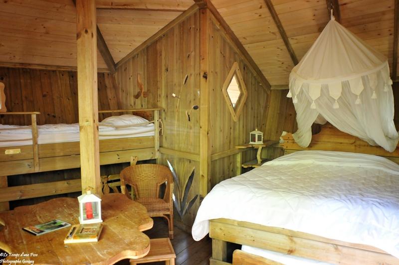 Cabane des Lutins : une échappée enchantée dans les arbres à Magné — vue intérieure