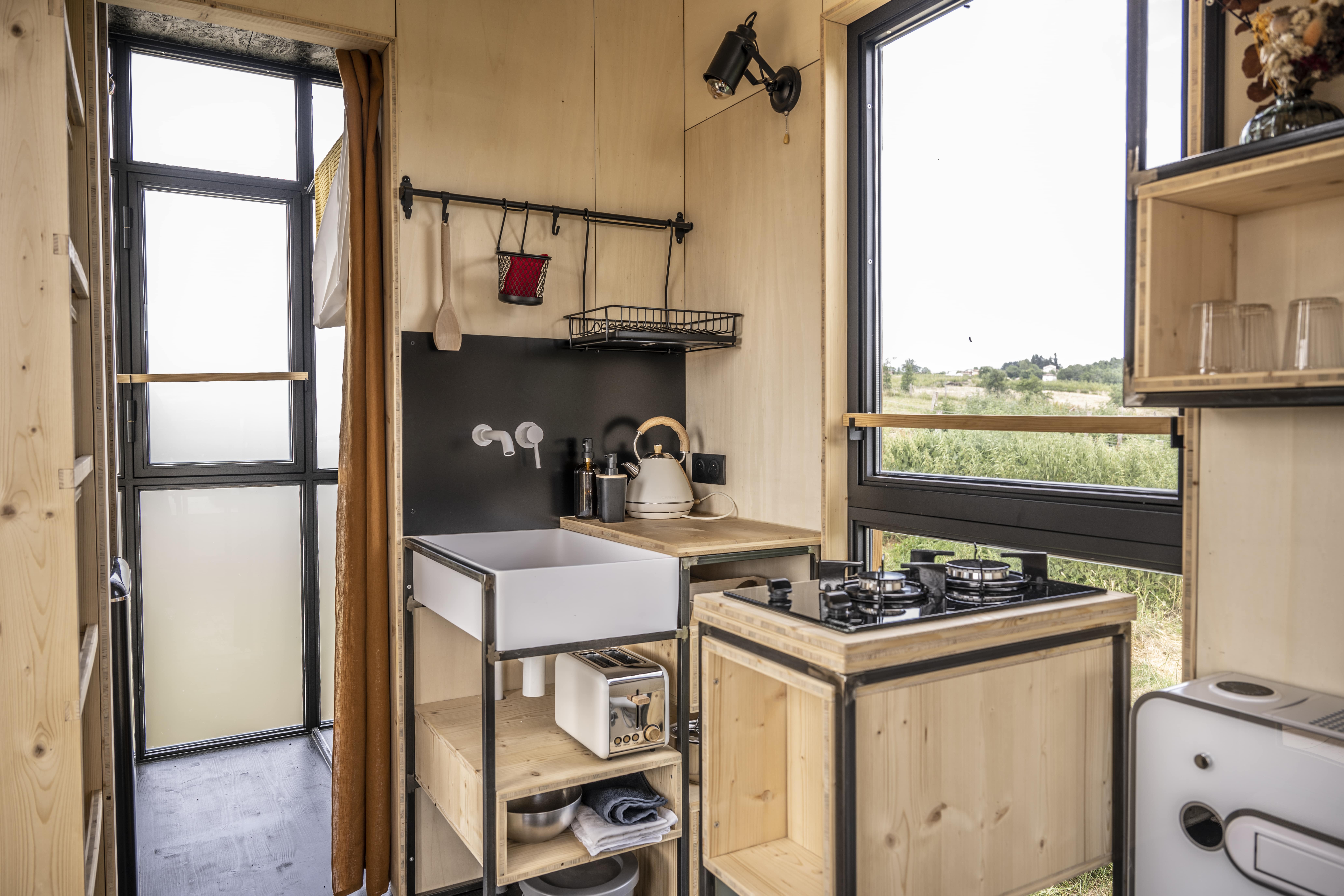 PATiny Lodge — Tiny House avec vue imprenable à Puy-de-Dôme à Clermont-Ferrand — cuisine