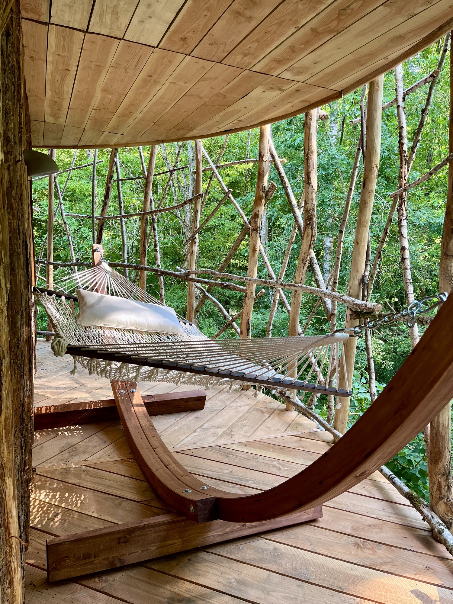 Cabane Spa Temps Suspendu : une immersion dans les arbres en Picardie à St-Léger-Aux-Bois — salle de bain