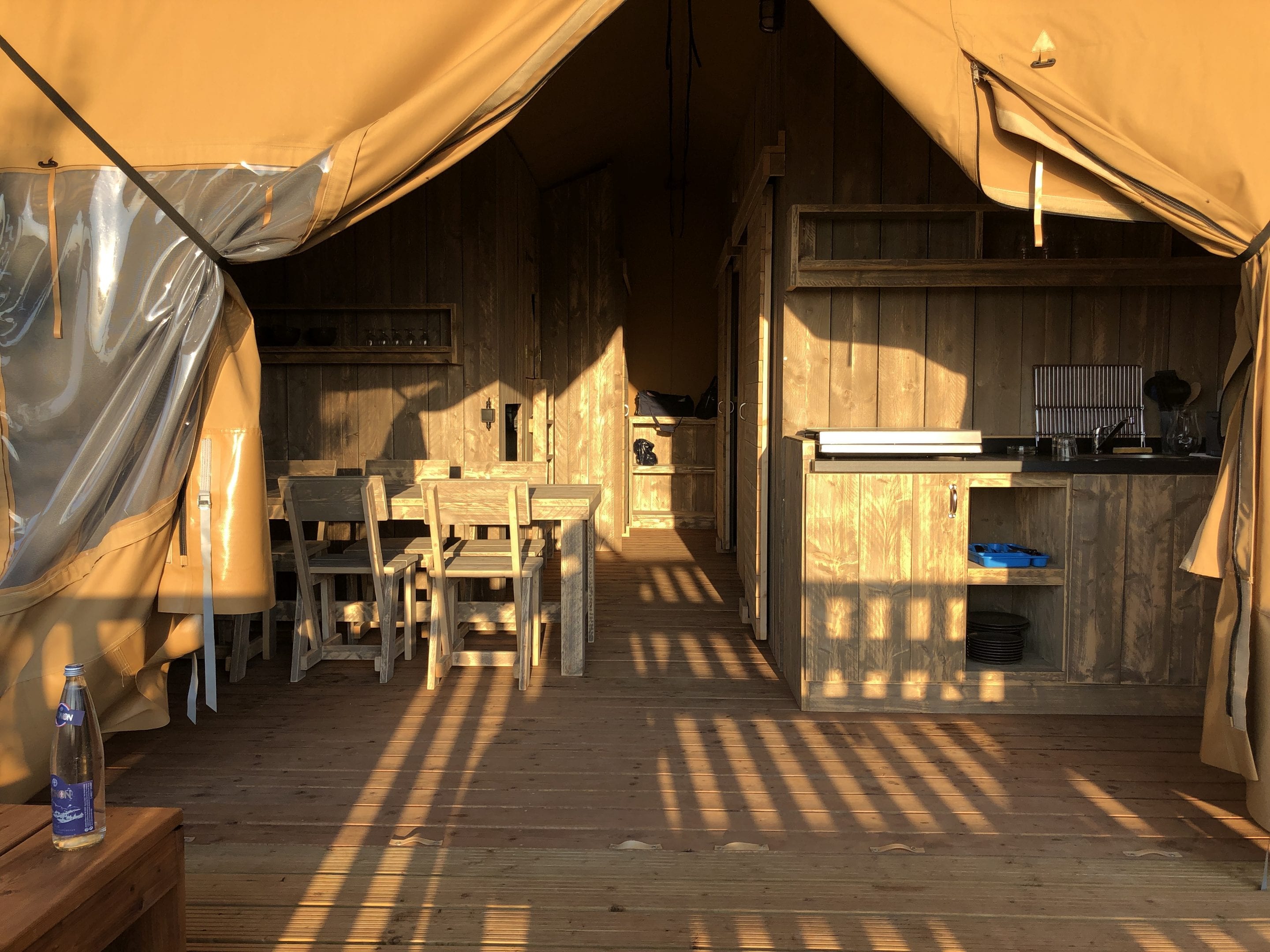 Lodge Jabiru : une expérience safari au cœur de la nature à Pressac — vue intérieure