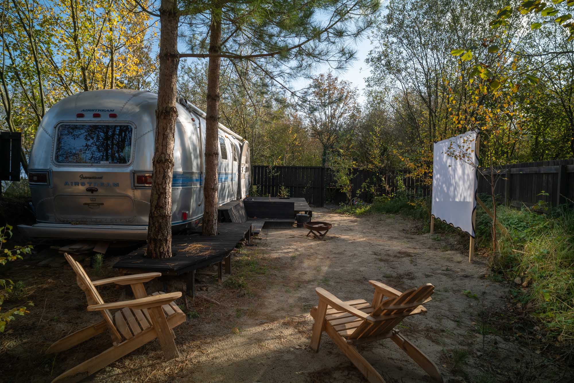 Voyage, Caravan Lodge — Caravane zen et minérale à Somme à Saint-Quentin-En-Tourmont — chambre
