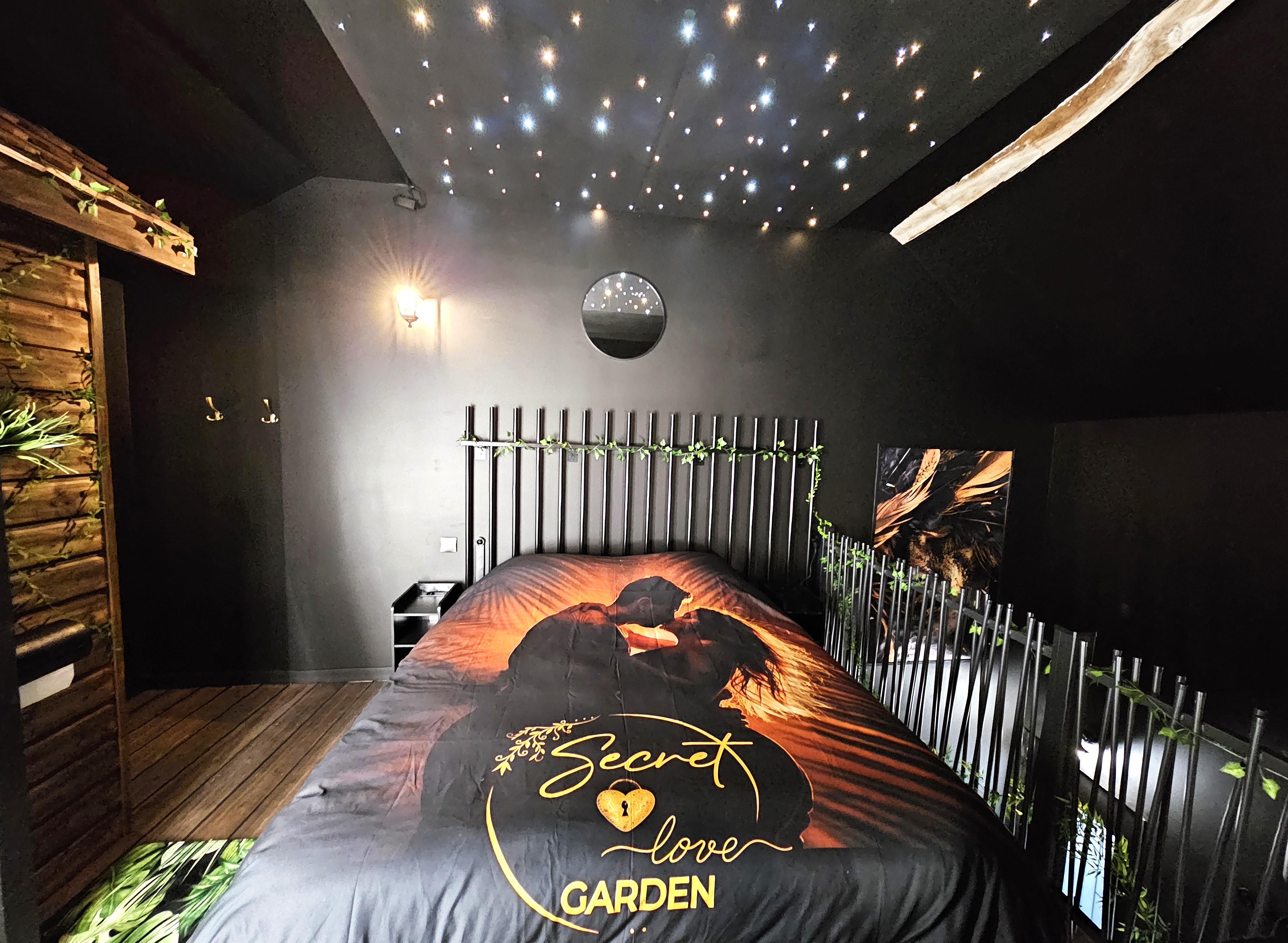 Secret Love Garden — Maison insolite avec spa à Crémieu à Crémieu — vue intérieure