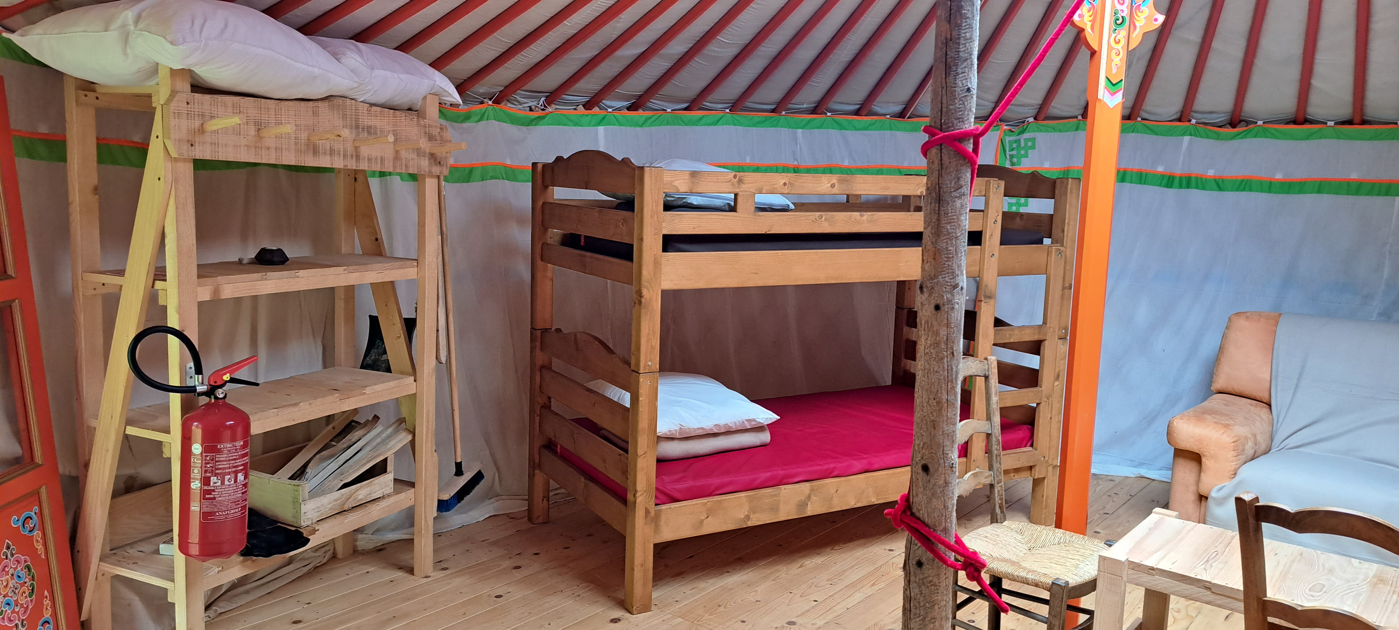 Séjournez dans une yourte au cœur de la Franche-Comté à Rochejean — chambre