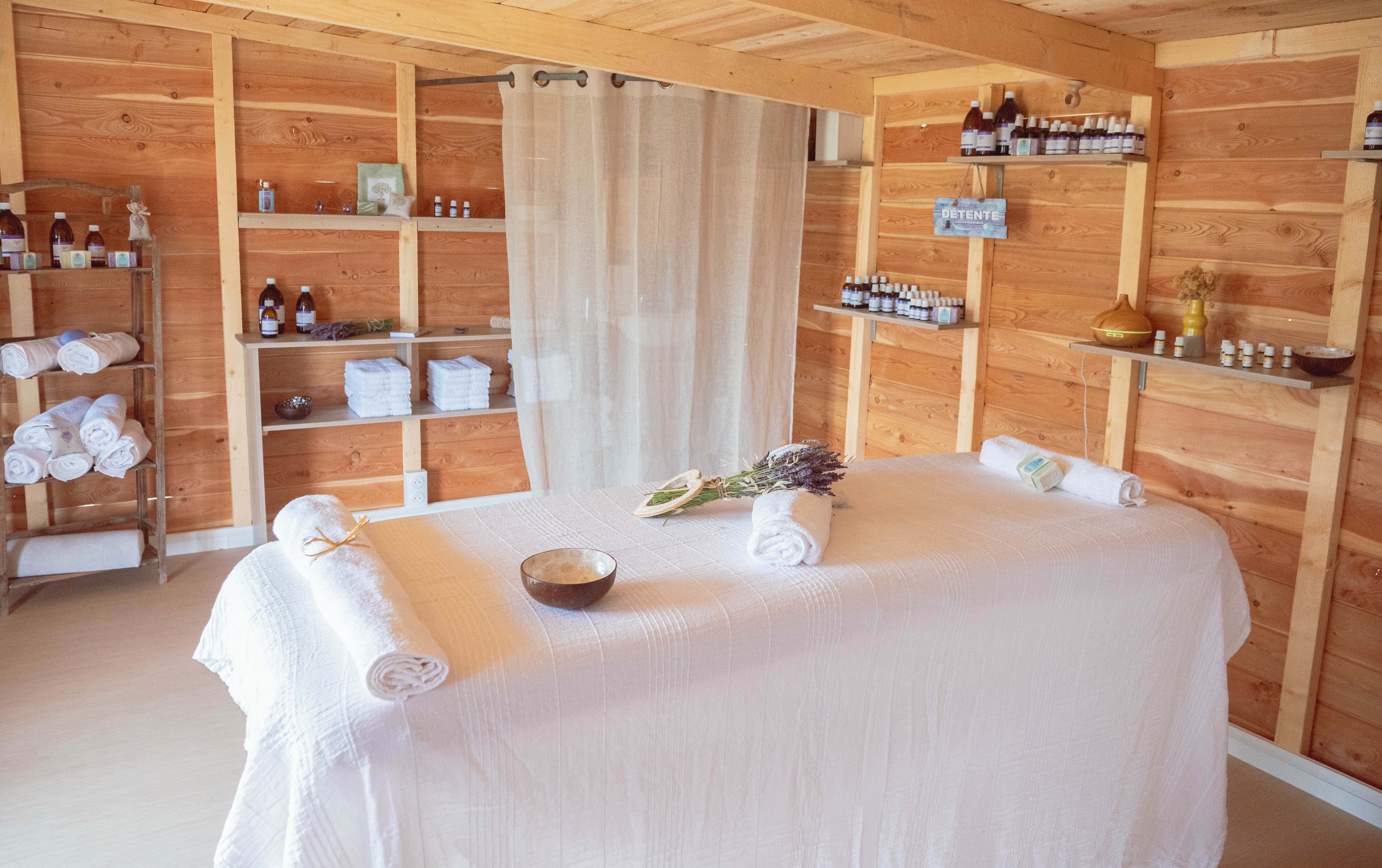 Les Lavandes : une expérience unique en tente lodge à Valensole — vue depuis la terrasse