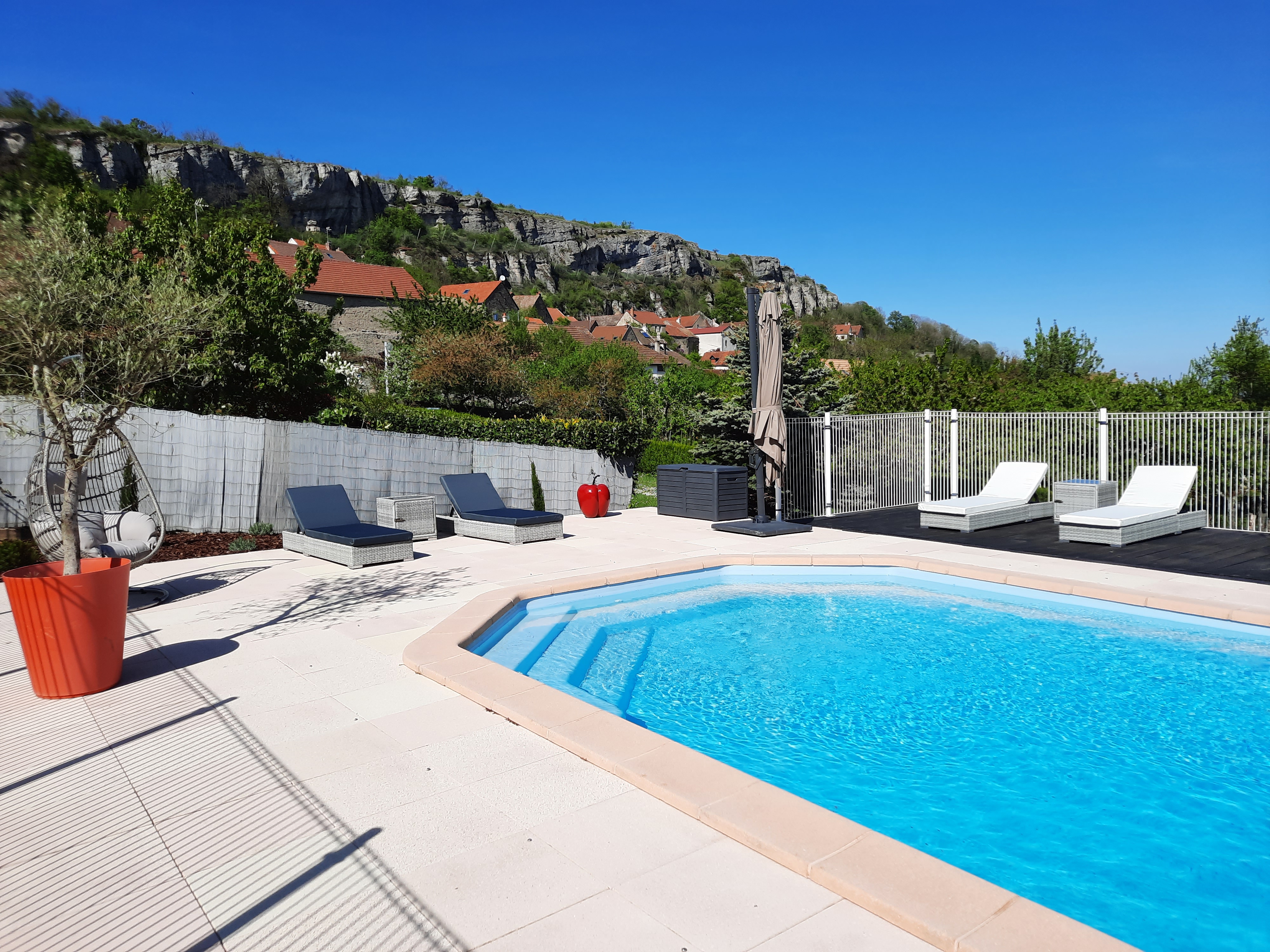 Tonneau insolite Le Cerisier — Nuit avec piscine à Côte-d'Or à Beaune — vue intérieure