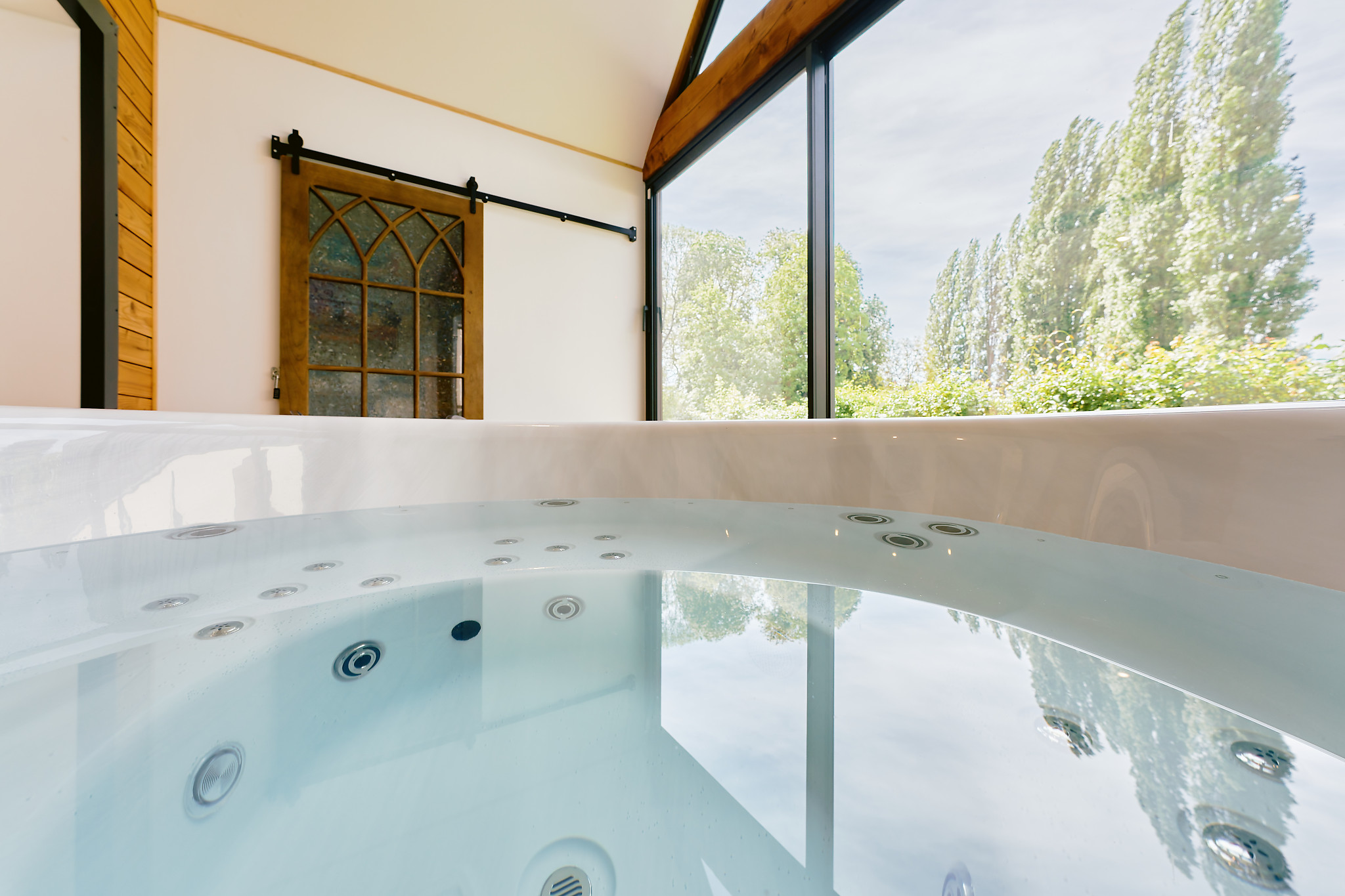 Bed & Bubbles — Suite romantique avec jacuzzi à Giverny à Giverny — chambre