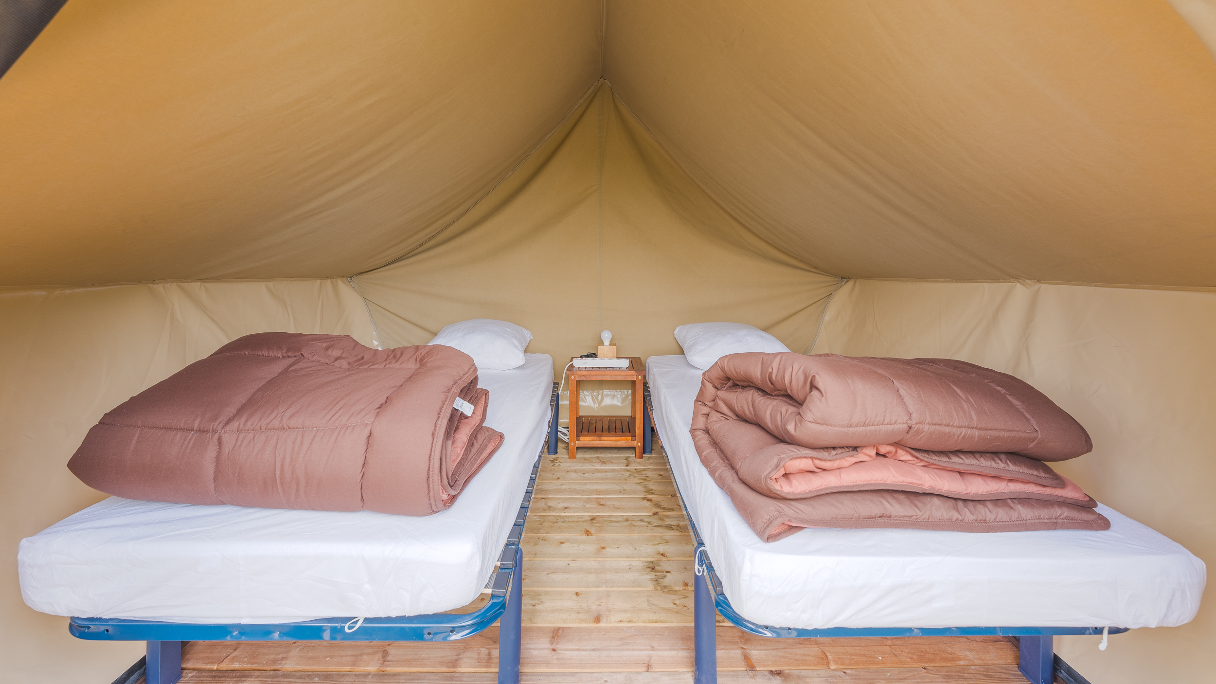 Bivouac Nomade — Tente glamping au Camping du Lac de Bournazel en Corrèze à Laroche-près-Feyt — vue intérieure