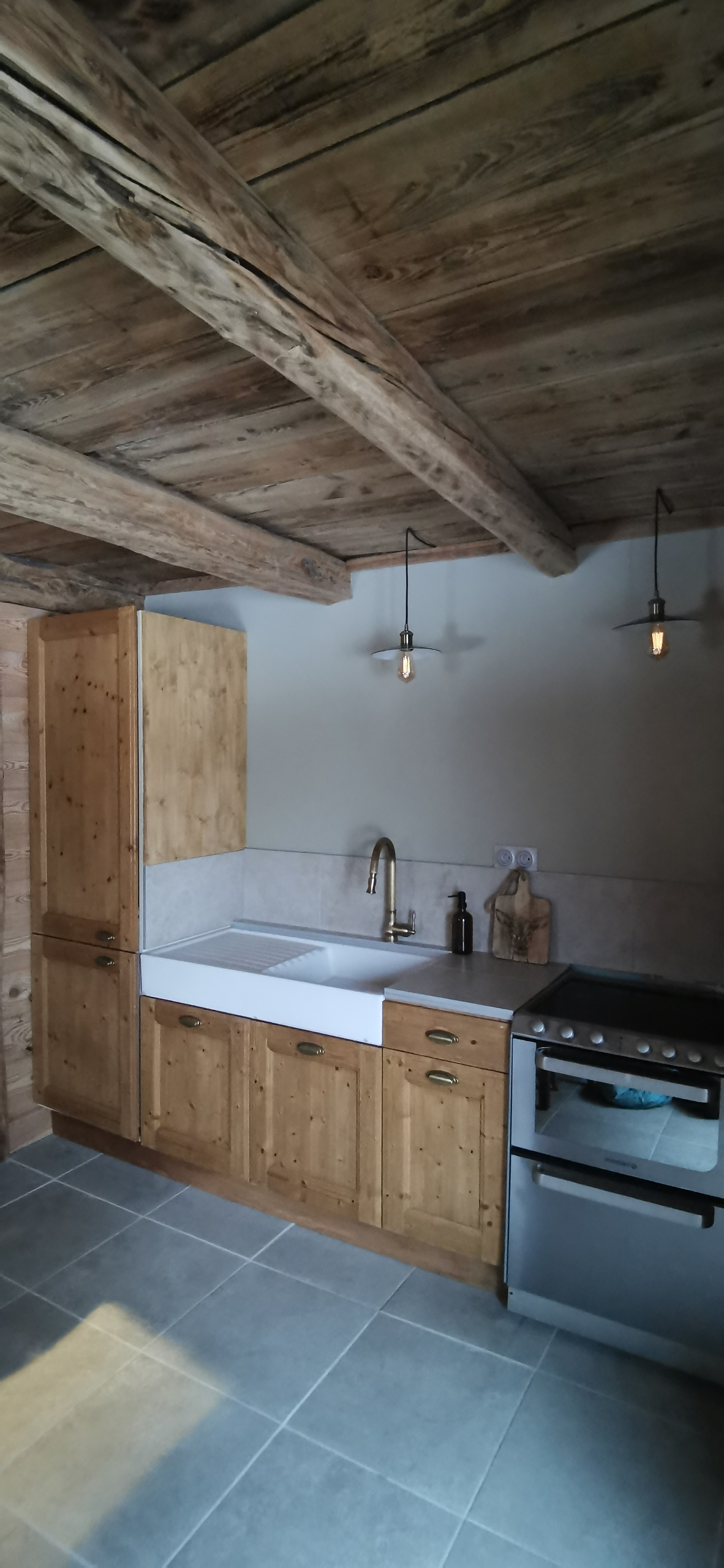 Riou Claret — Maison insolite avec spa à Hautes-Alpes à Briançon — cuisine