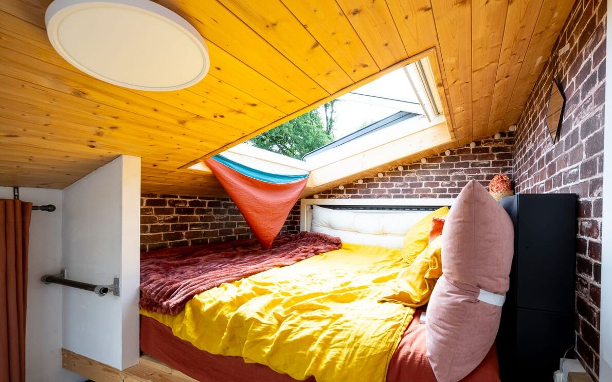 La tiny house sous les étoiles — Nuit cosy avec baignoire à Morbihan à Saint-Jean-Brévelay — espace de vie