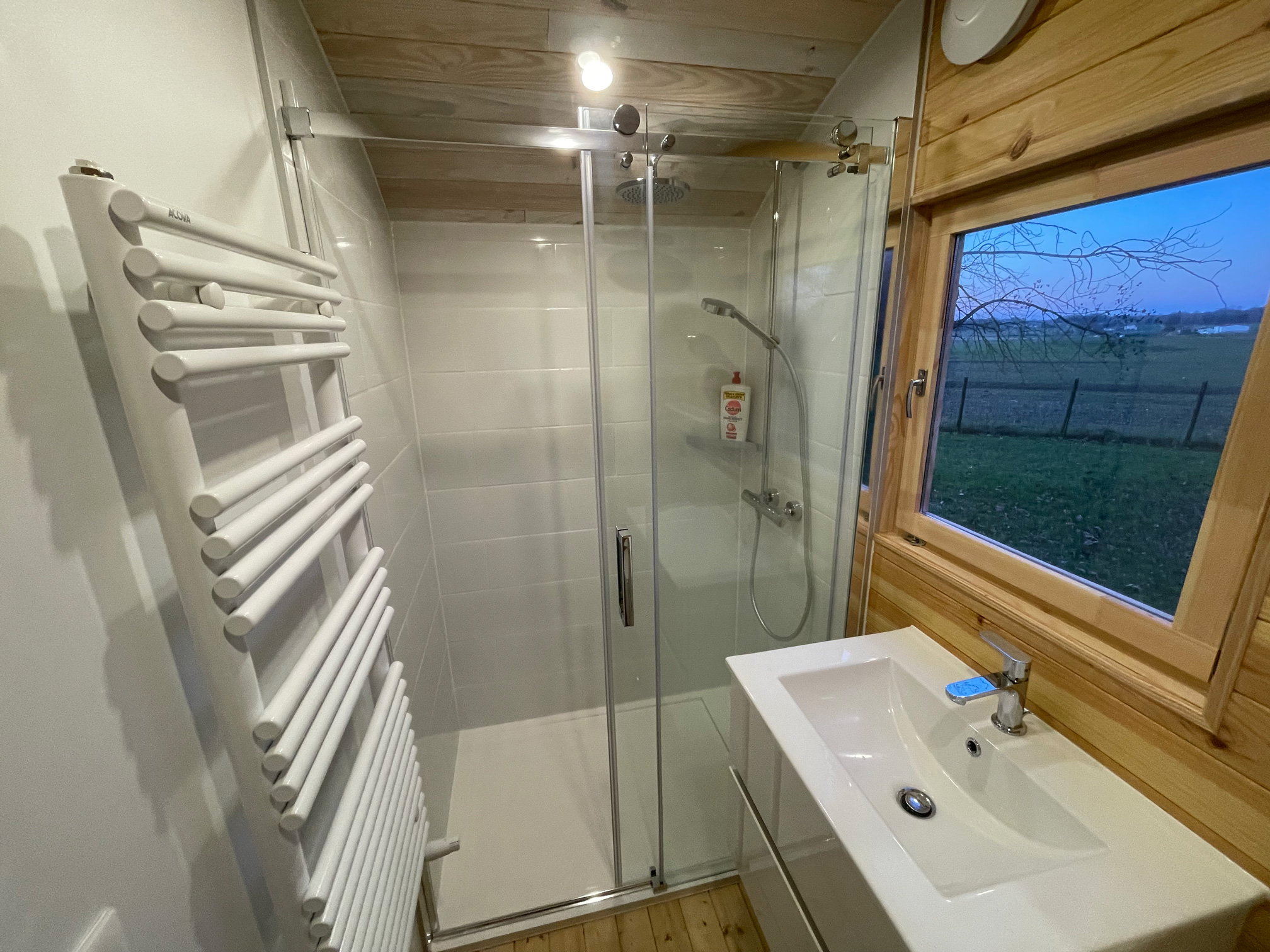 La Roulotte de la Clairière — Roulotte avec spa à Charente-Maritime à Grézac — environnement naturel