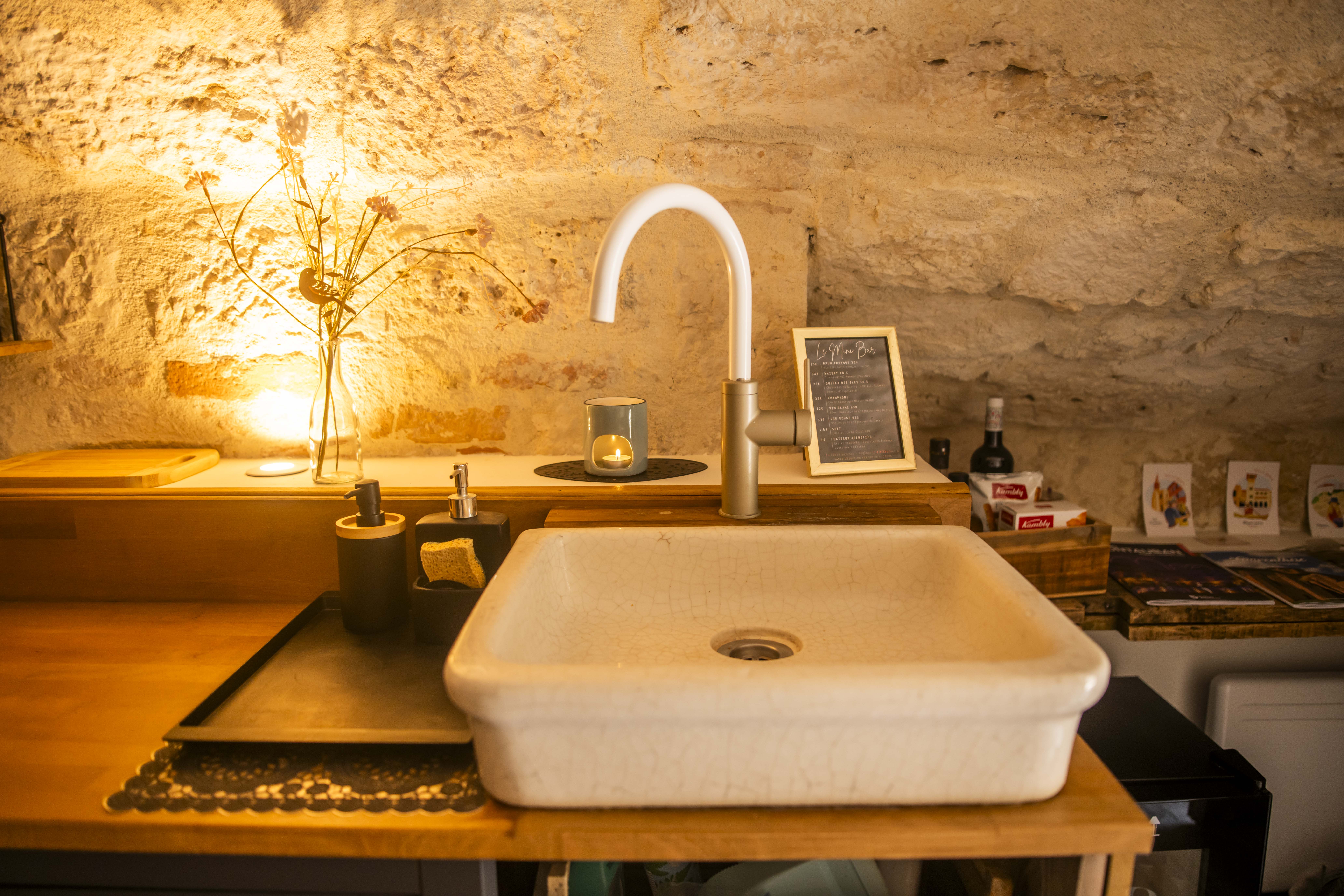 Le Secret & Spa : une maison troglodyte au cœur du Quercy à Montpezat De Quercy — détail architectural