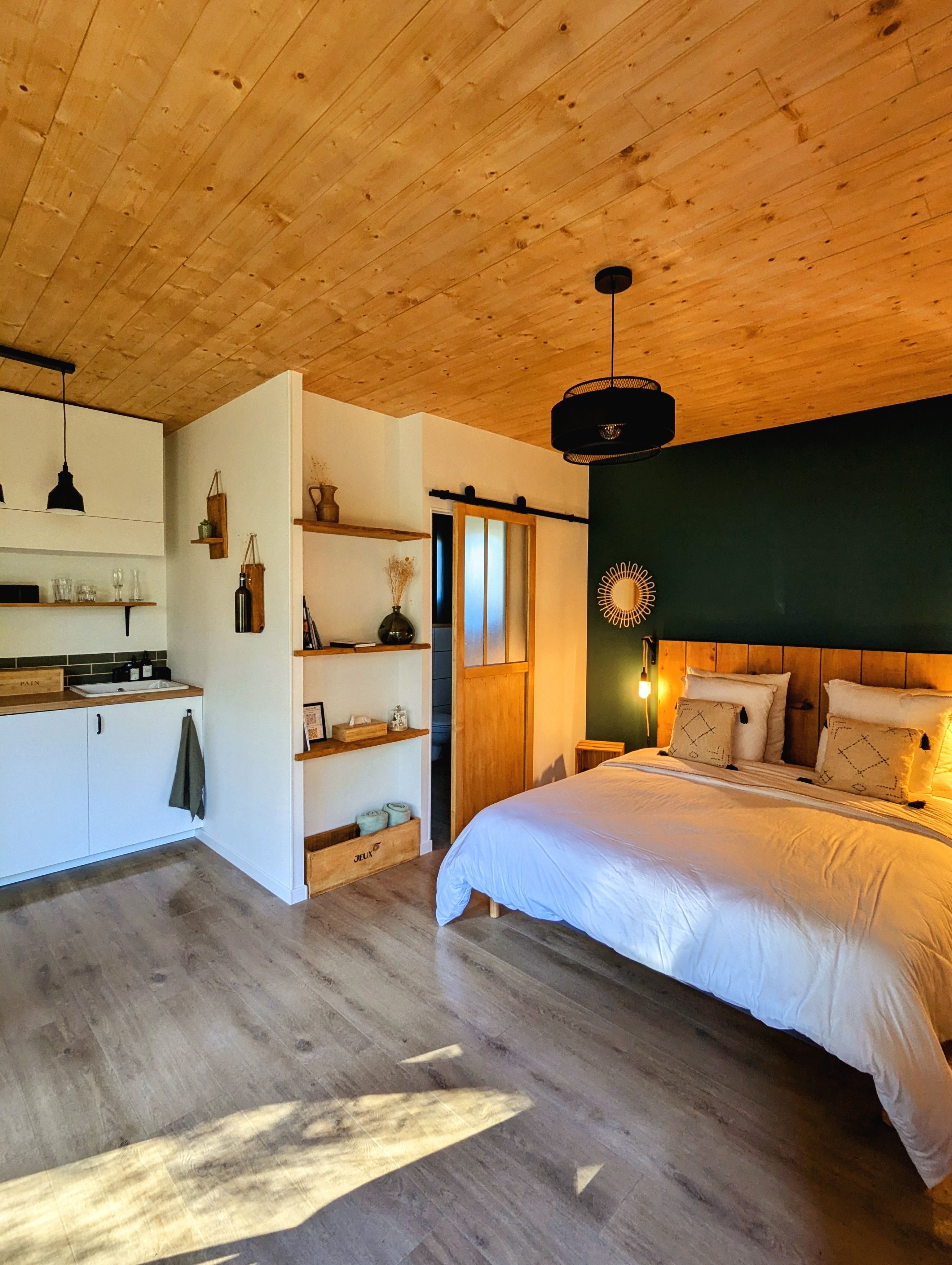 Le Quercus : une cabane avec spa au cœur des Midi-Pyrénées à Mercues — vue intérieure