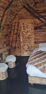 Le refuge & Spa — Pod avec jacuzzi à Haute-Saône à Andelarrot — environnement naturel