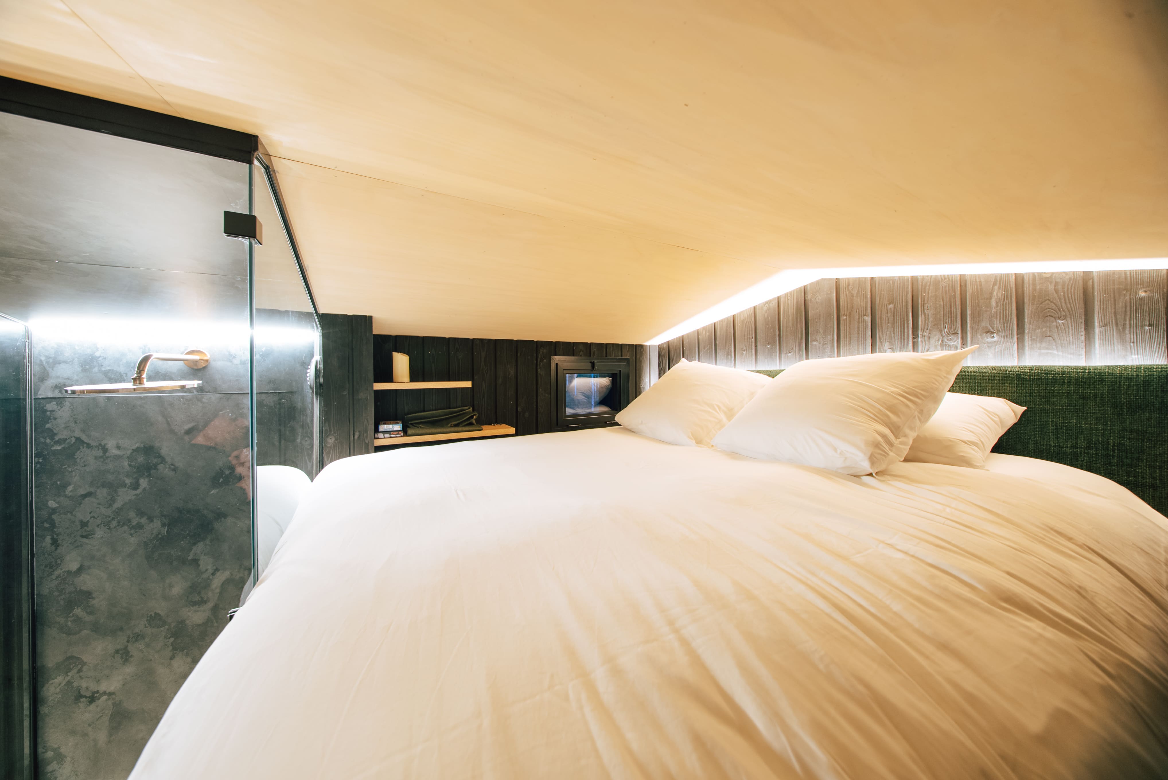 Sacrée Cabane — Ecolodge avec bain nordique à Sarthe à Sablé-sur-Sarthe — chambre
