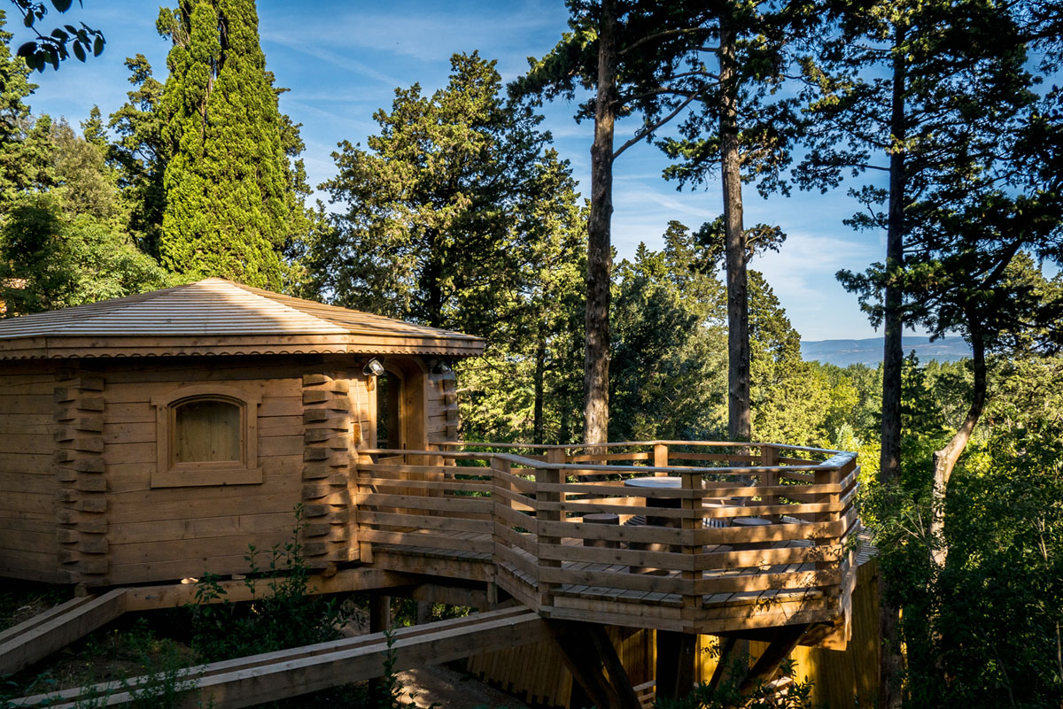 Cabane Cassine : une expérience suspendue en Languedoc-Roussillon